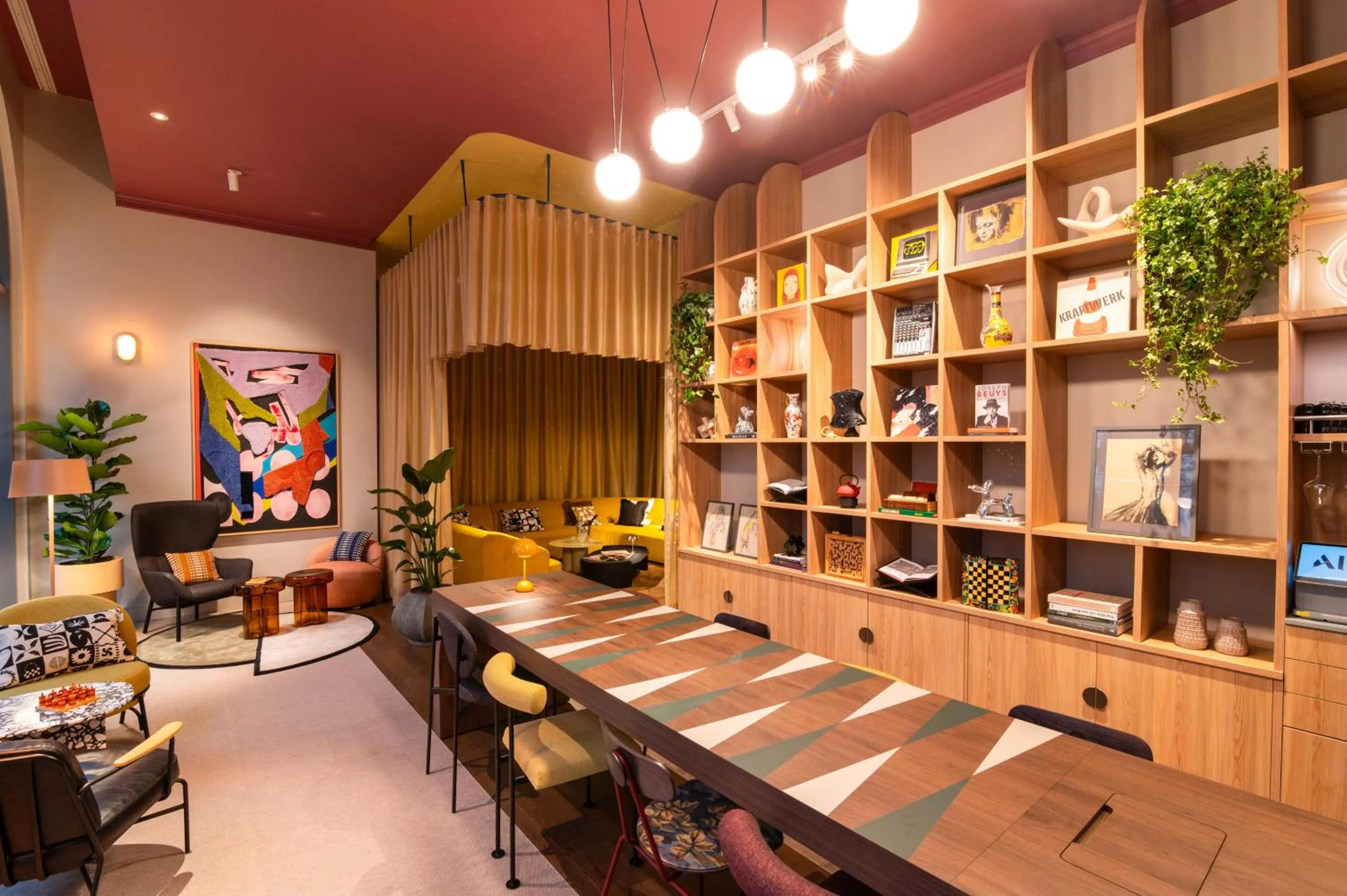 Restaurant/places to eat in TRIBE Düsseldorf