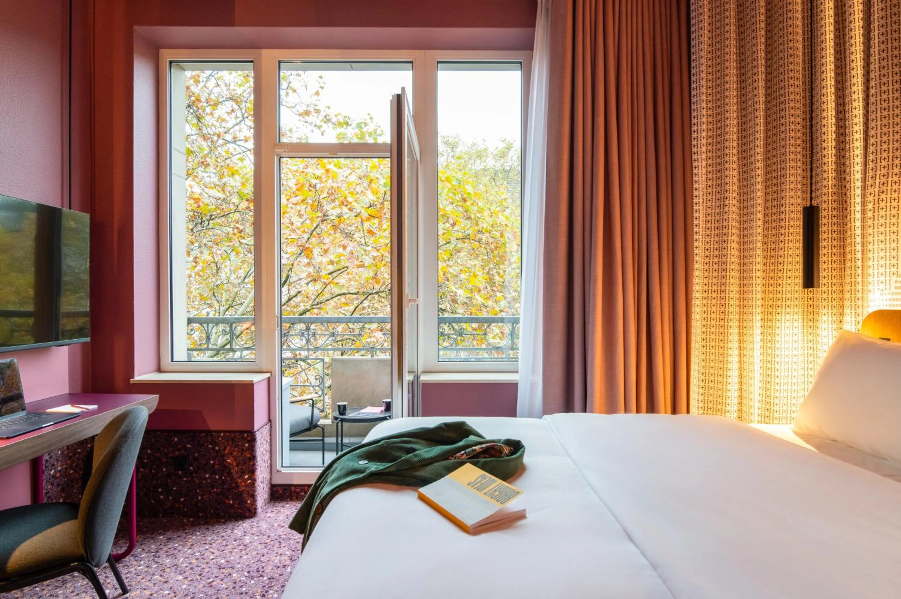 Photo of the whole room, Bed in TRIBE Düsseldorf