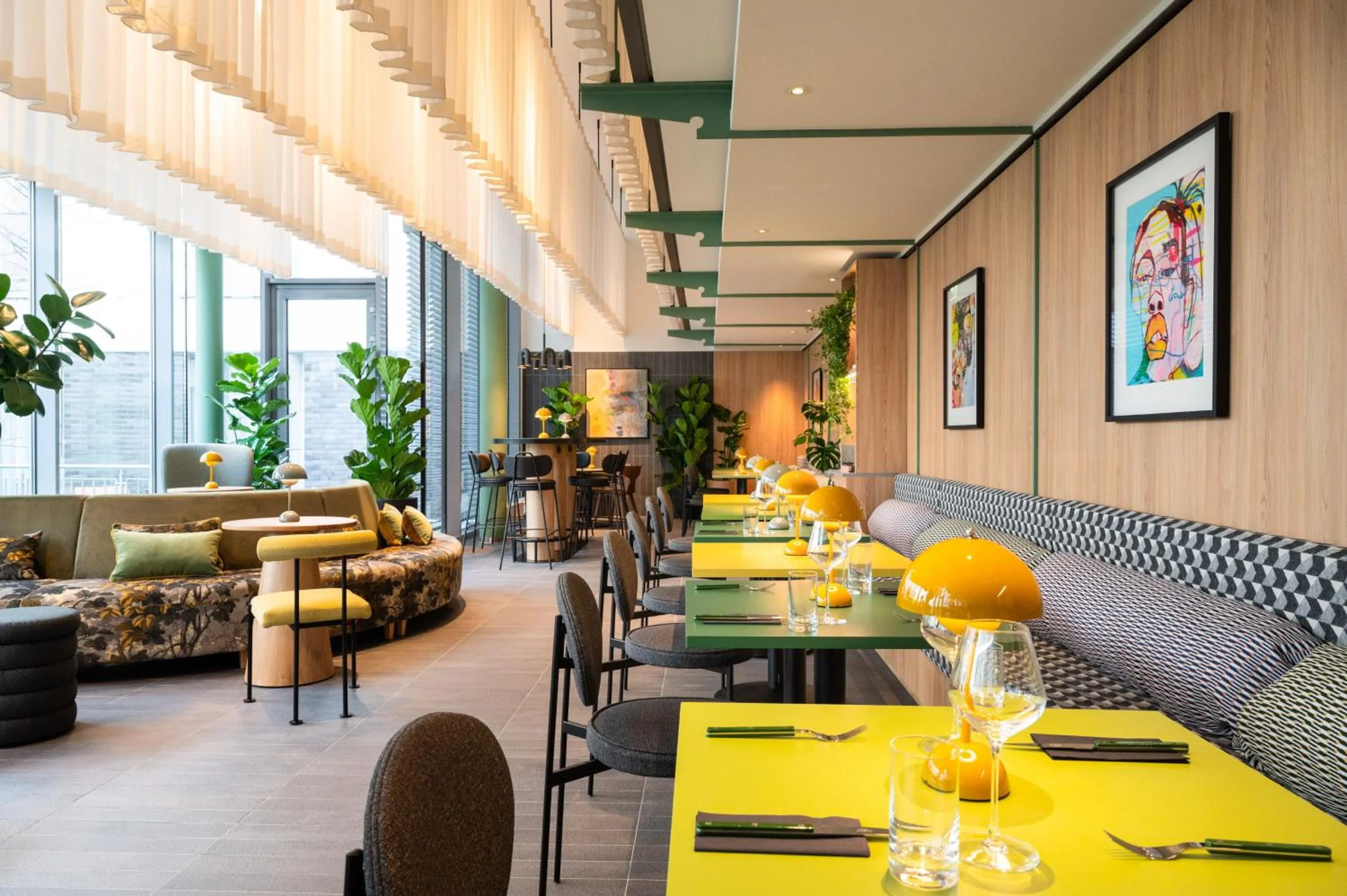 Restaurant/places to eat in TRIBE Düsseldorf