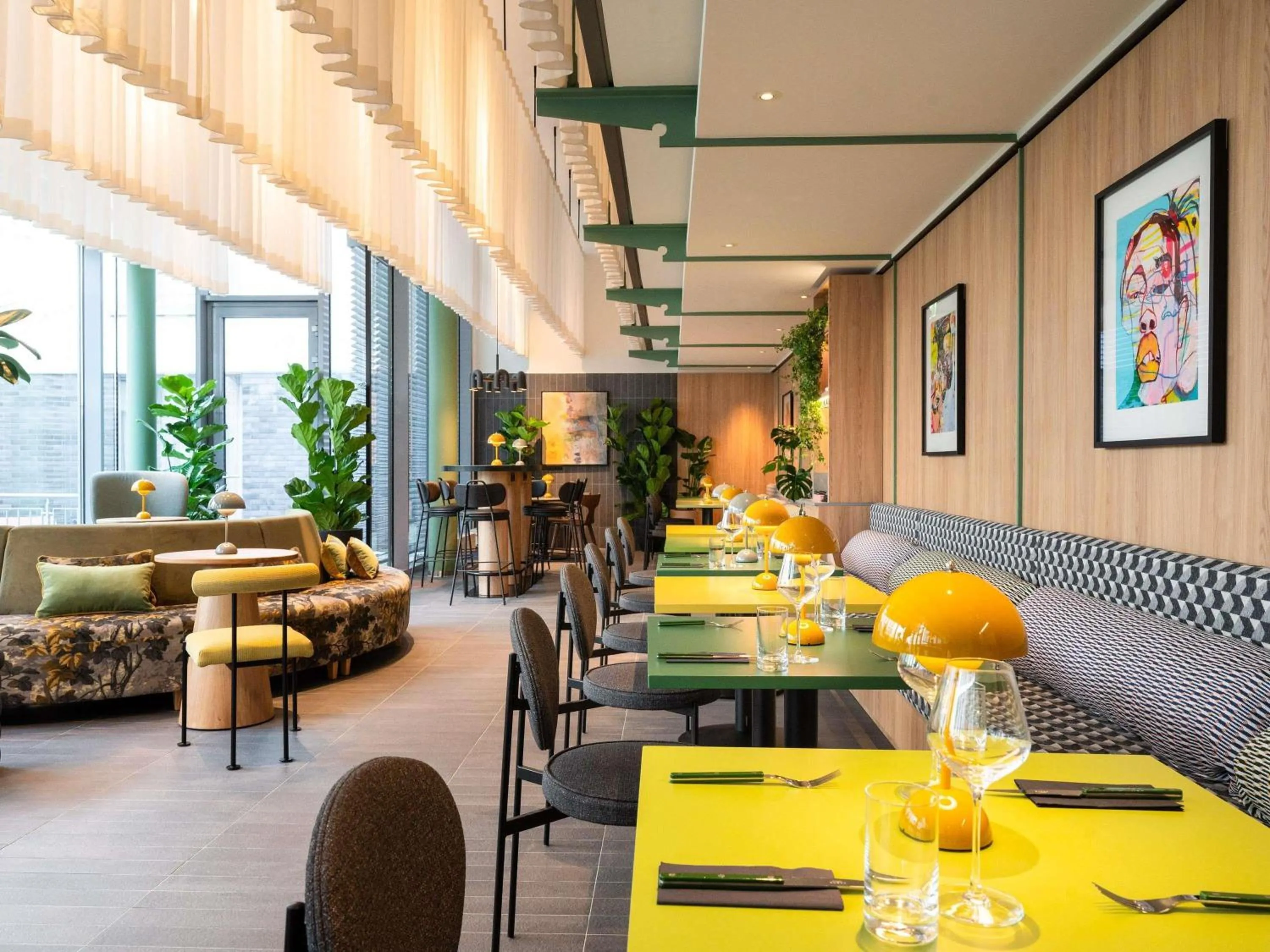 Restaurant/places to eat in TRIBE Düsseldorf