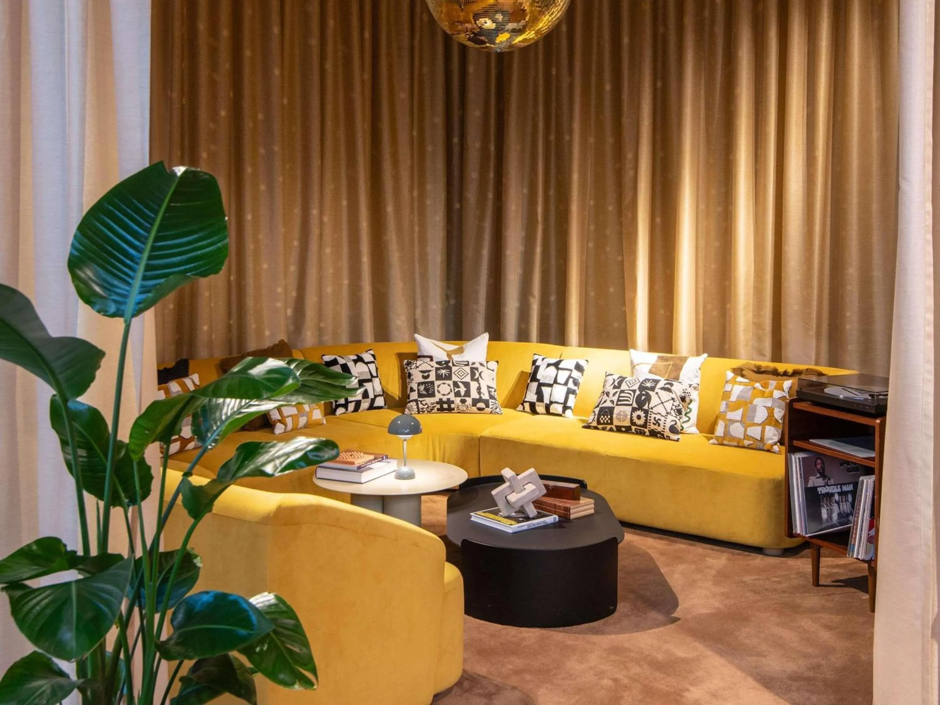 Restaurant/places to eat in TRIBE Düsseldorf