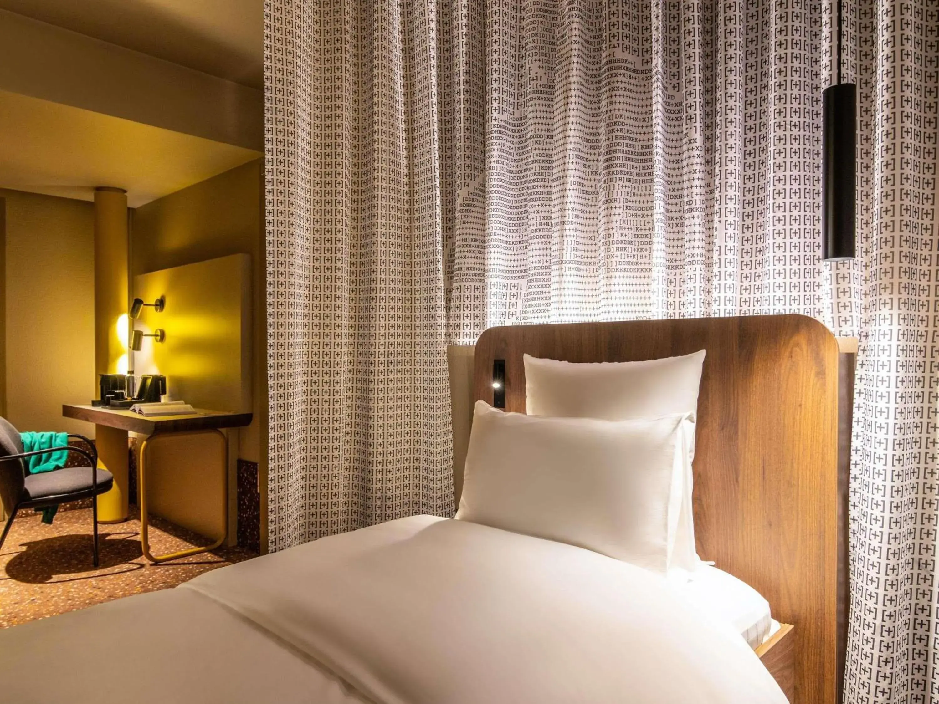 TRIBE Extra Solo Room - Mobility Accessible in TRIBE Düsseldorf TRIBE Extra Solo Room - Mobility Accessible in TRIBE Düsseldorf