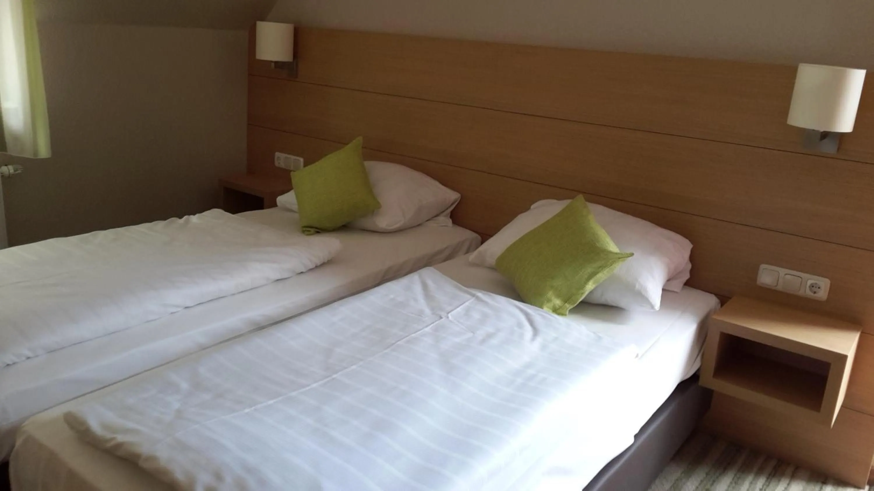 Bedroom, Bed in Der Heidkrug