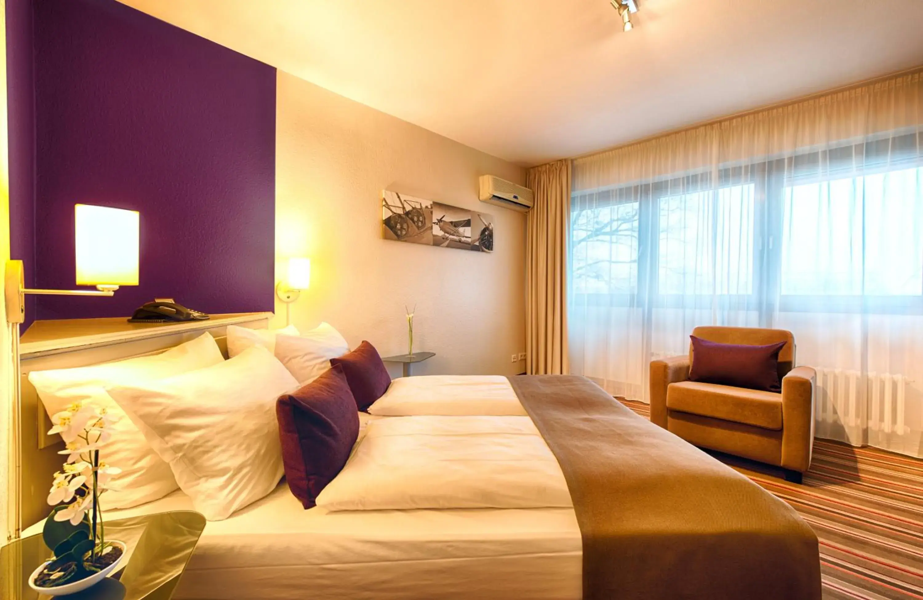 Photo of the whole room, Bed in Leonardo Inn Hotel Hamburg Airport