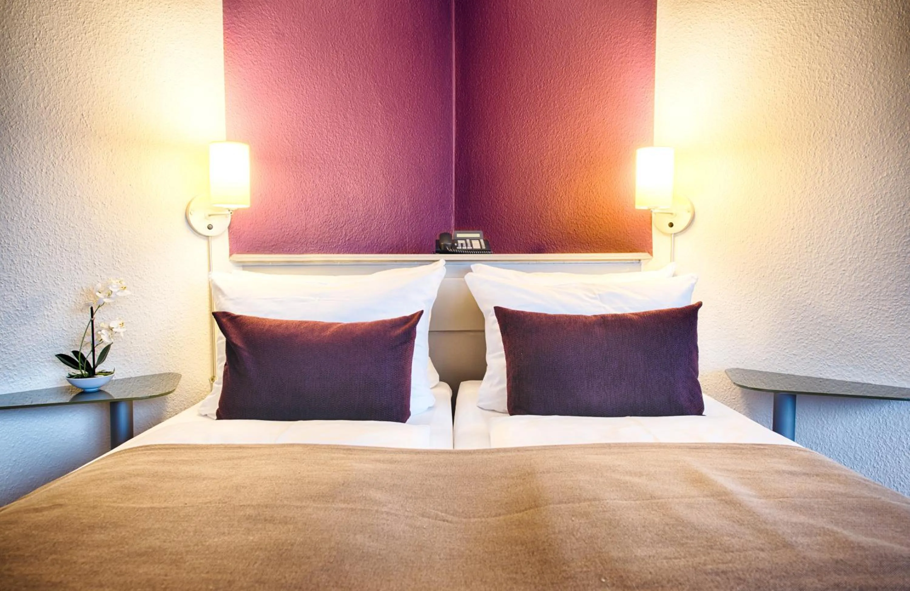 Photo of the whole room in Leonardo Inn Hotel Hamburg Airport