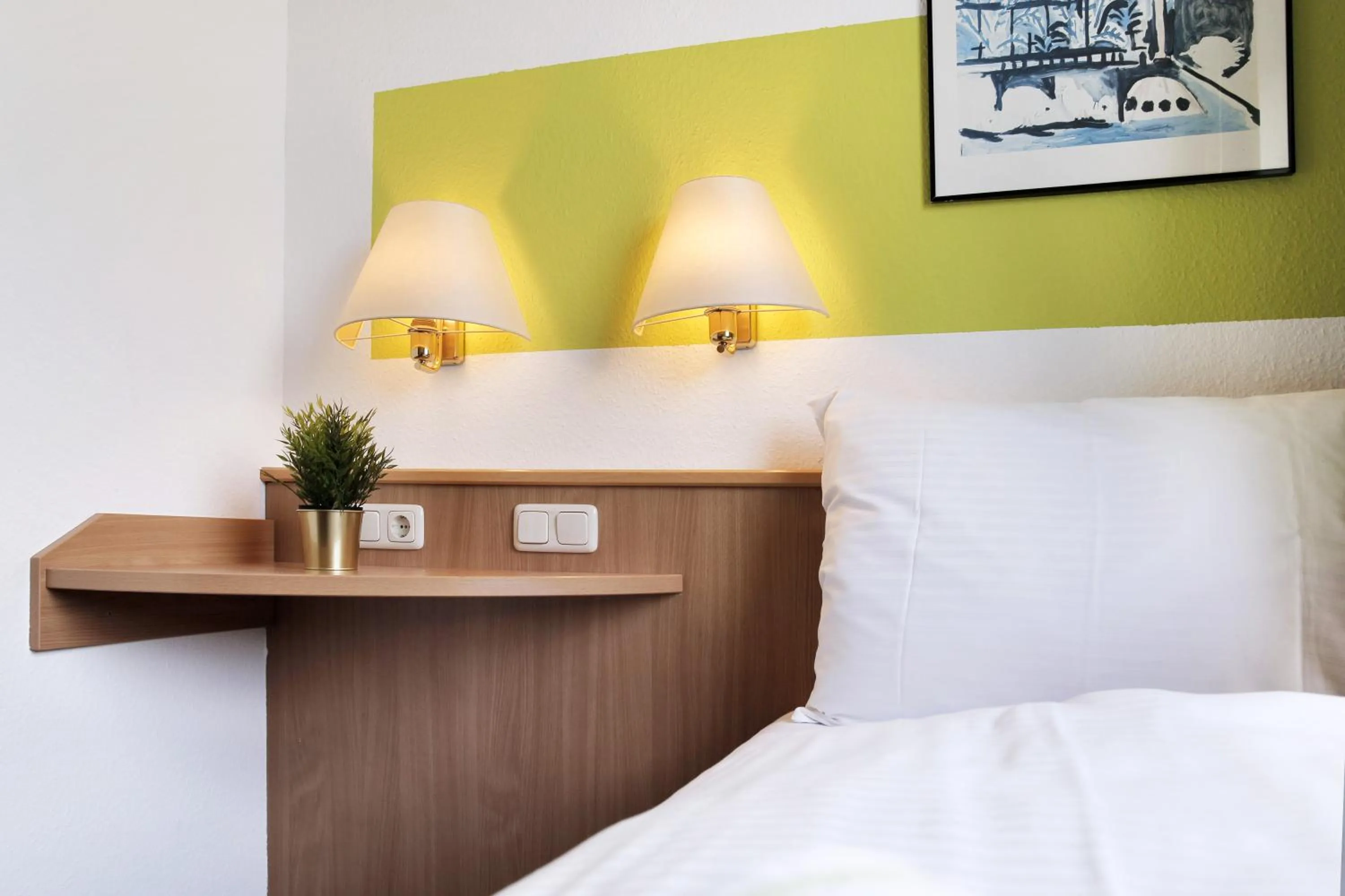 Photo of the whole room, Bed in bp24 Hotel Aachen