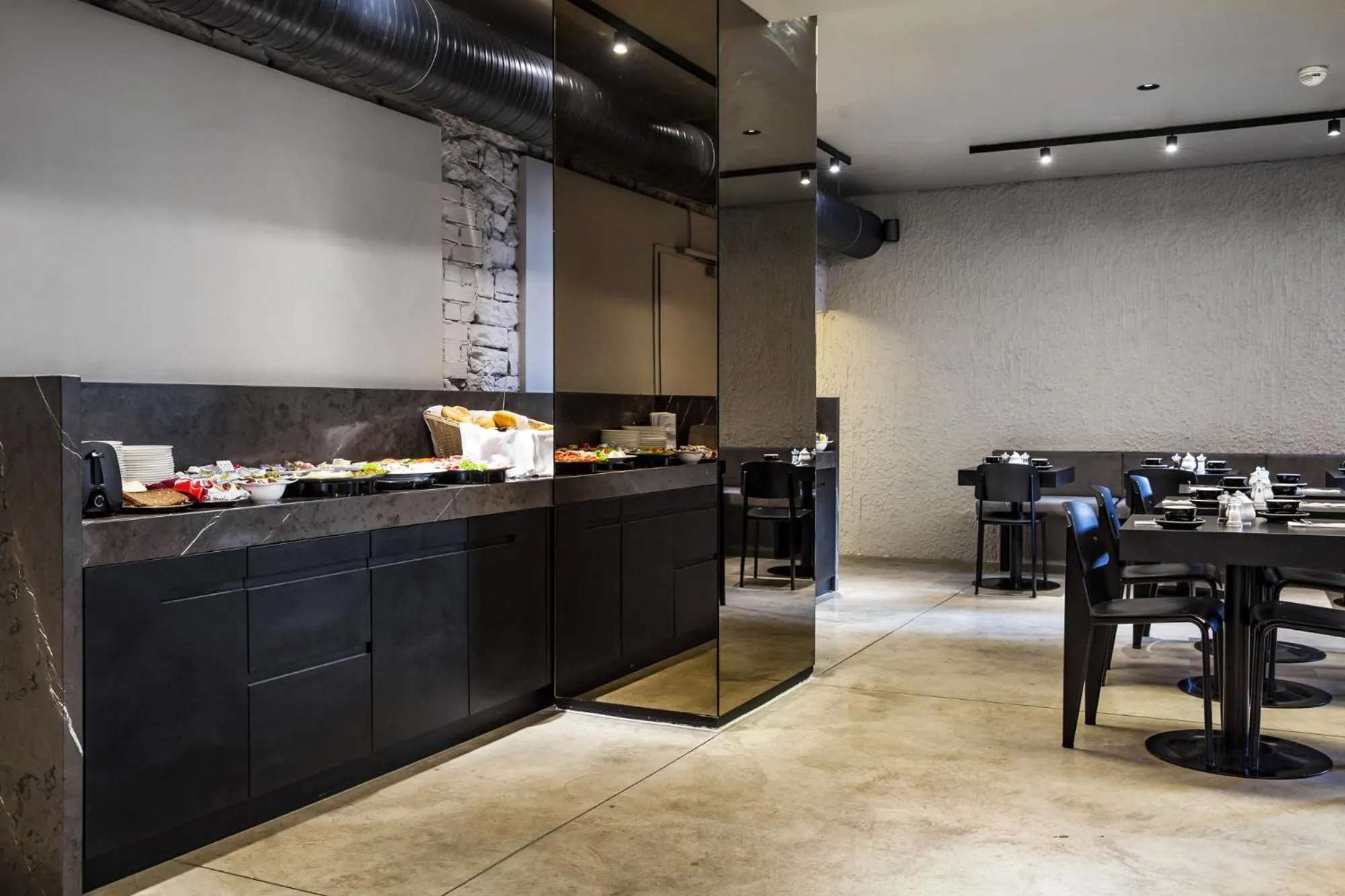 Breakfast in The Suite Hotel Garden