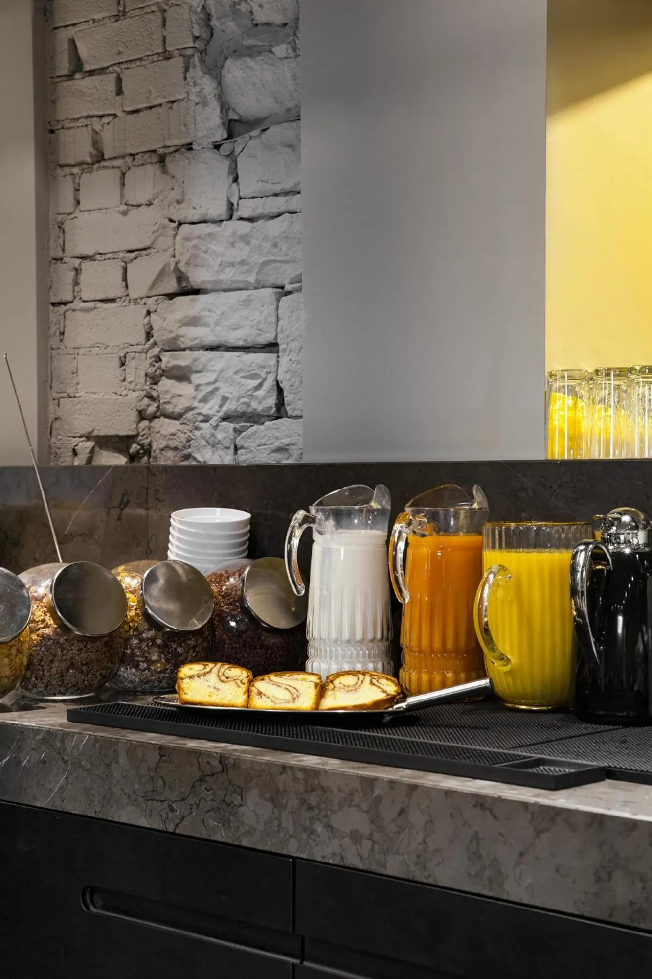 Breakfast in The Suite Hotel Garden