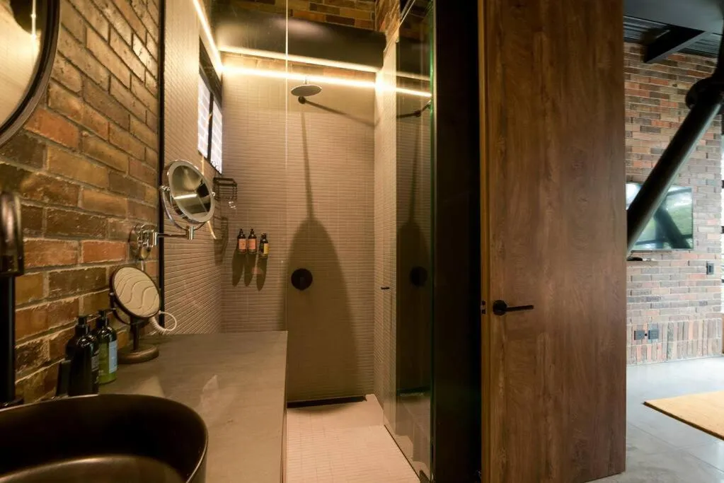 Shower in Meridiano Apartments