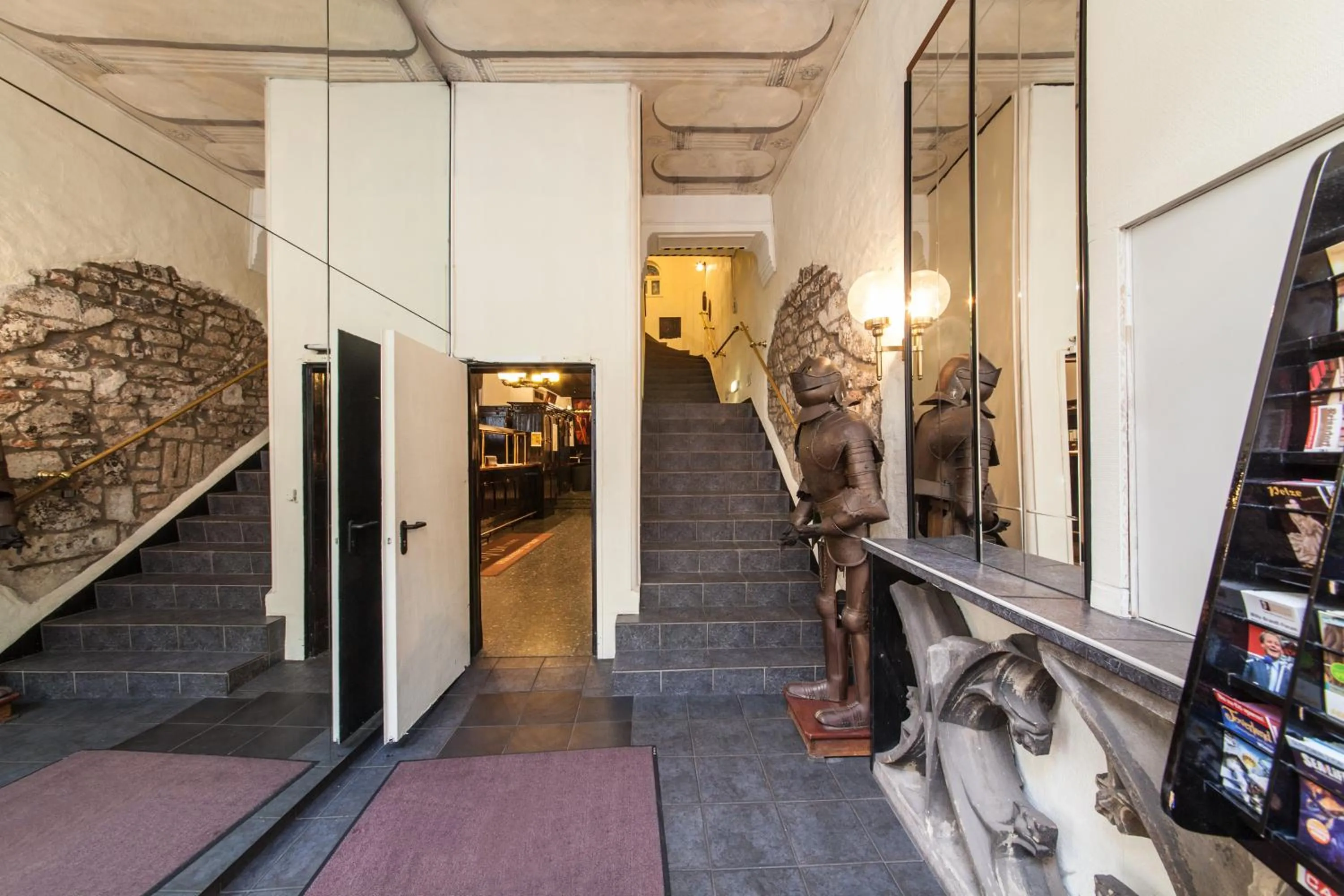 Lobby or reception in Hotel Ahl Meerkatzen