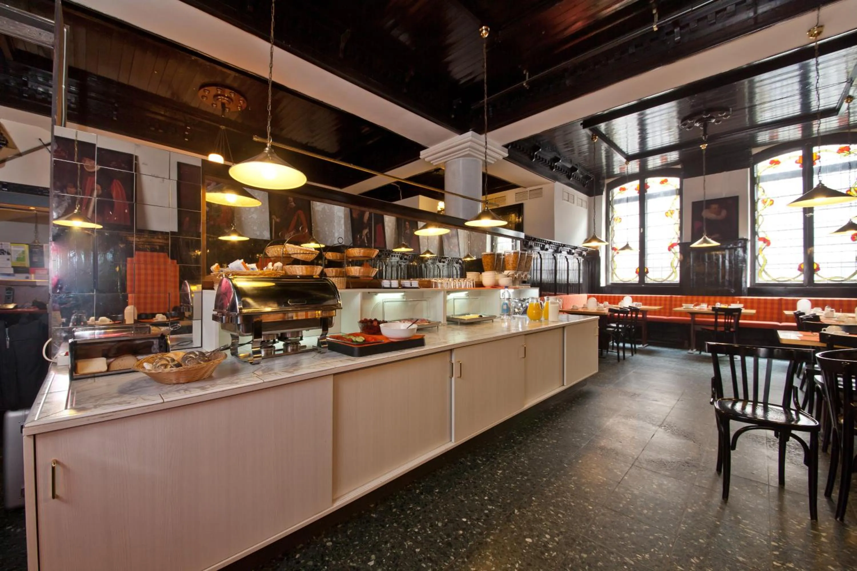 Restaurant/places to eat in Hotel Ahl Meerkatzen