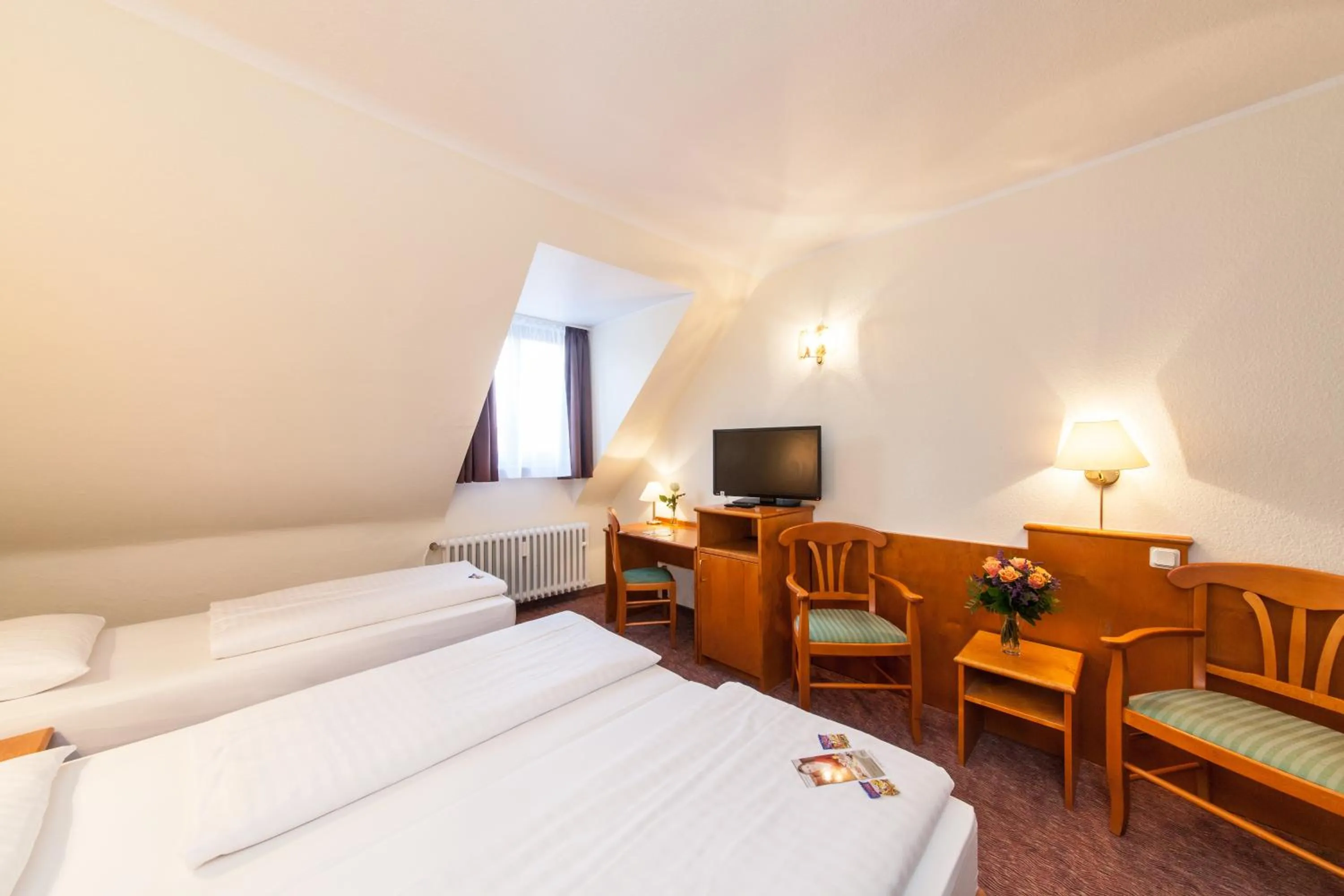 Photo of the whole room, Bed in Hotel Ahl Meerkatzen