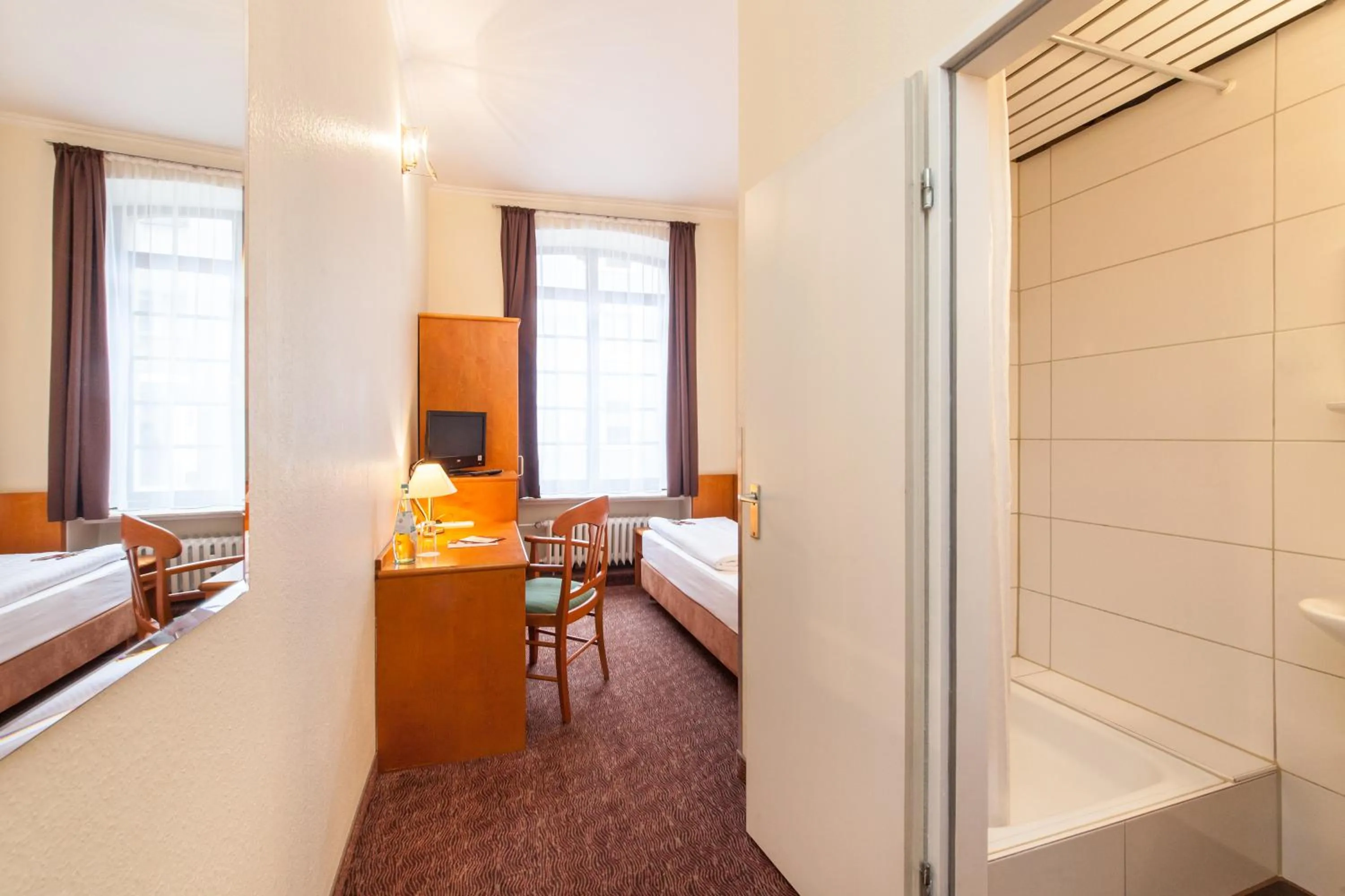 Photo of the whole room, Bed in Hotel Ahl Meerkatzen