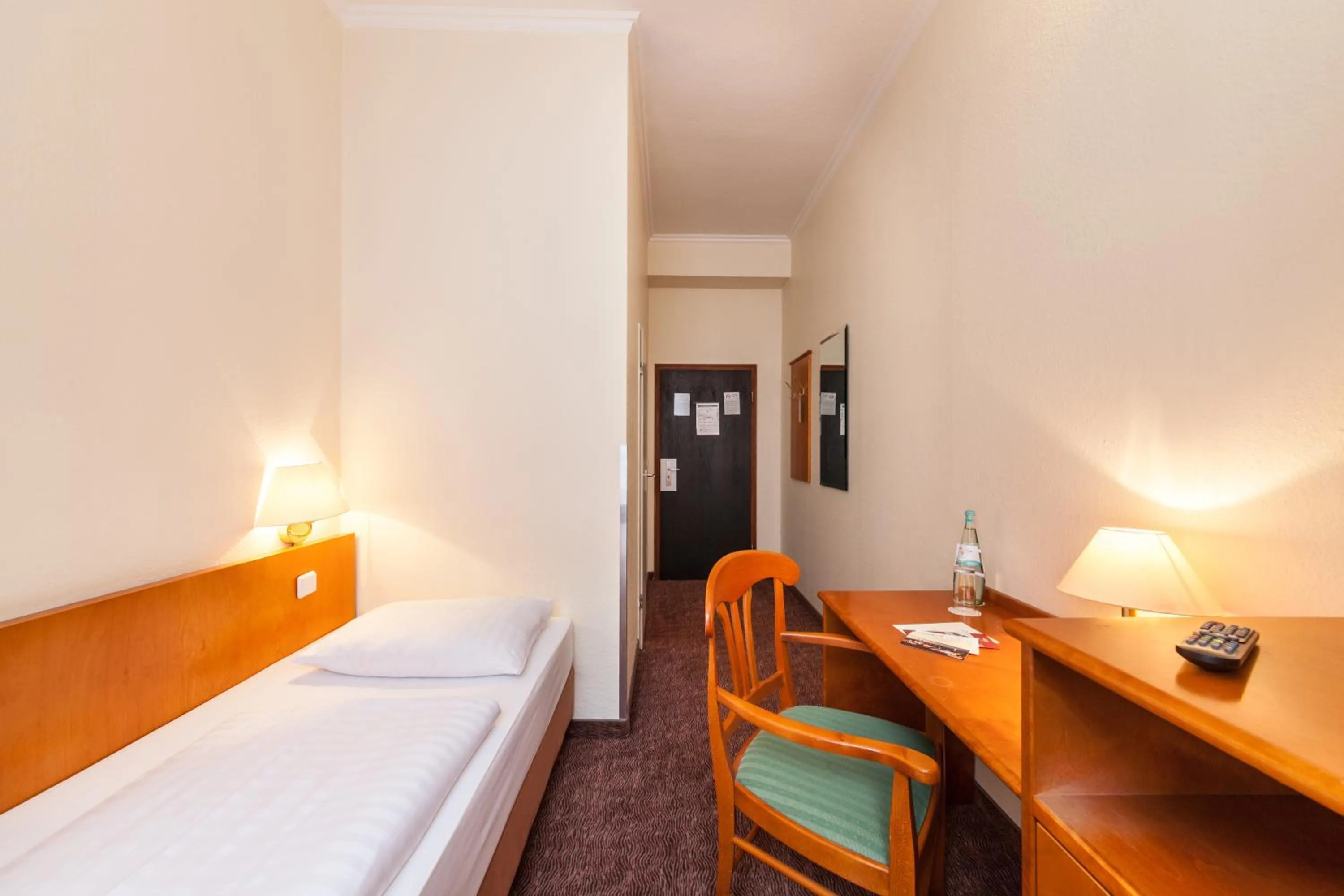 Photo of the whole room, Bed in Hotel Ahl Meerkatzen