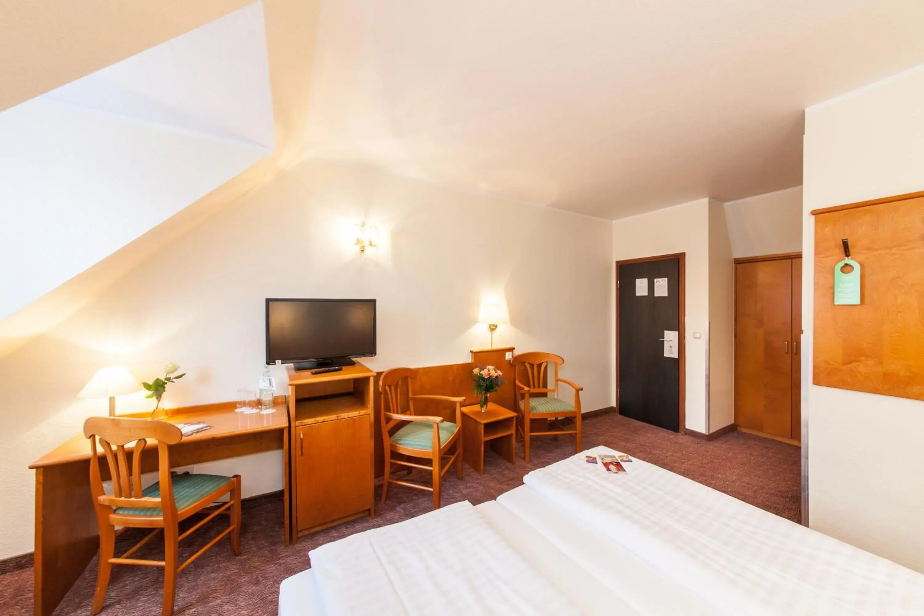 Photo of the whole room, Bed in Hotel Ahl Meerkatzen Photo of the whole room, Bed in Hotel Ahl Meerkatzen