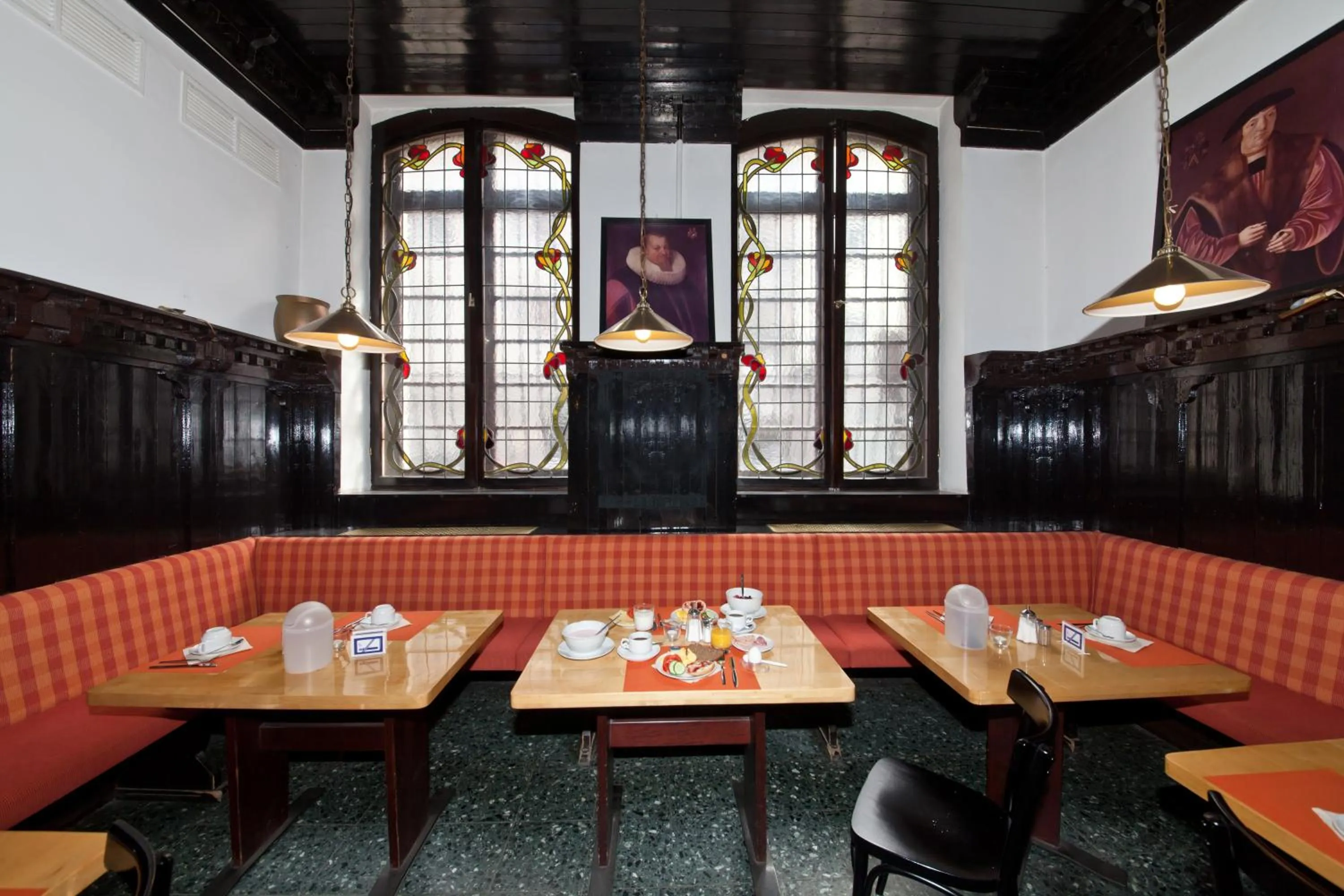 Restaurant/places to eat in Hotel Ahl Meerkatzen