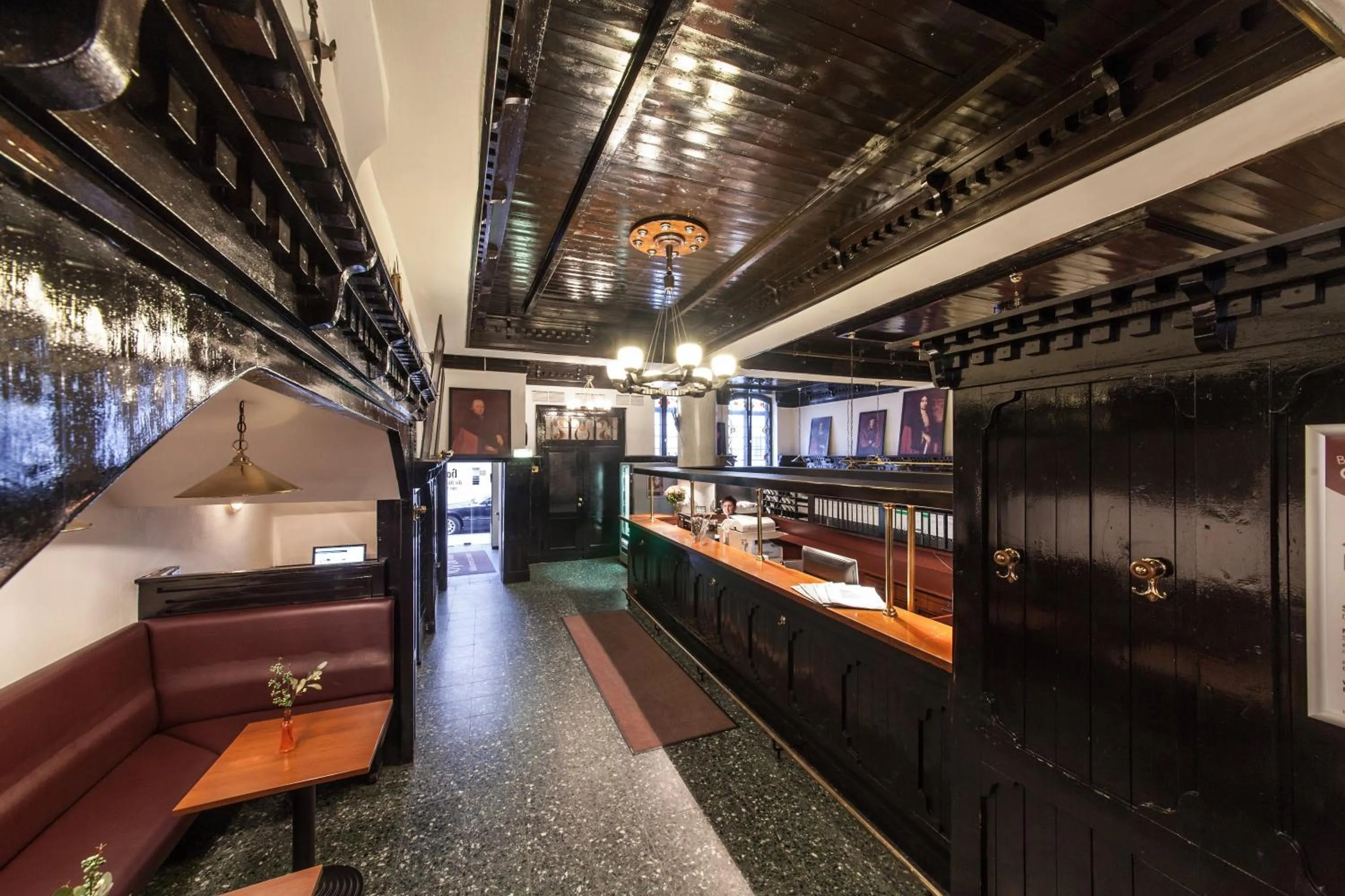 Restaurant/places to eat in Hotel Ahl Meerkatzen