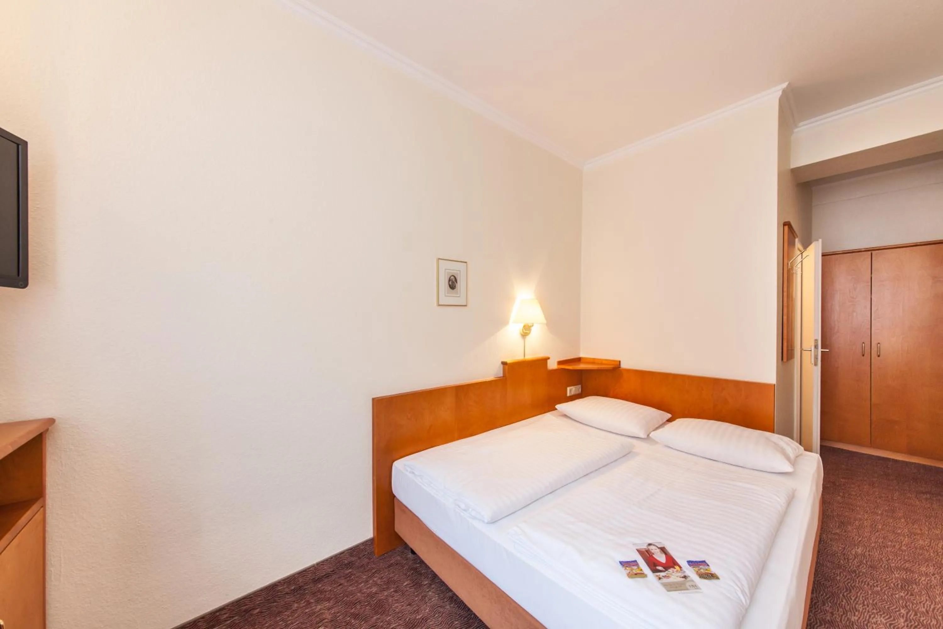 Photo of the whole room, Bed in Hotel Ahl Meerkatzen