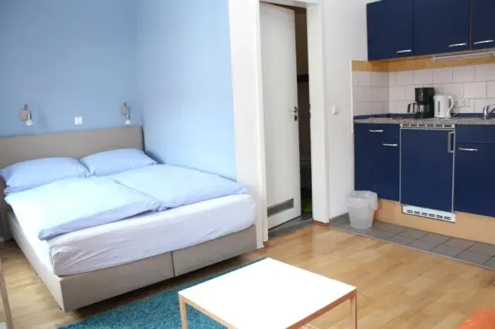 Kitchen or kitchenette, Bed in Townside Hostel Bremen Kitchen or kitchenette, Bed in Townside Hostel Bremen