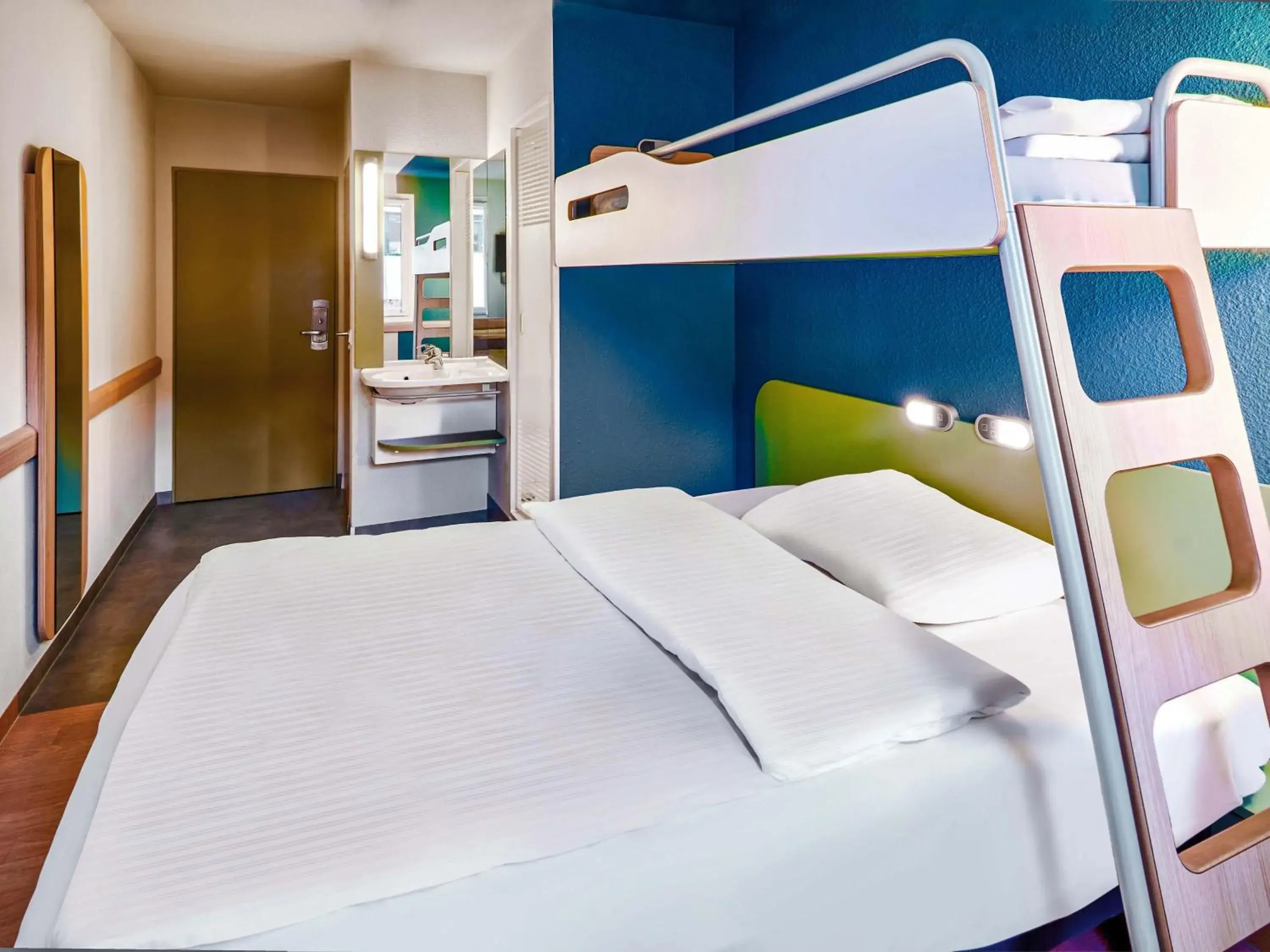 Bed in B&B HOTEL Bremen-Süd Bed in B&B HOTEL Bremen-Süd