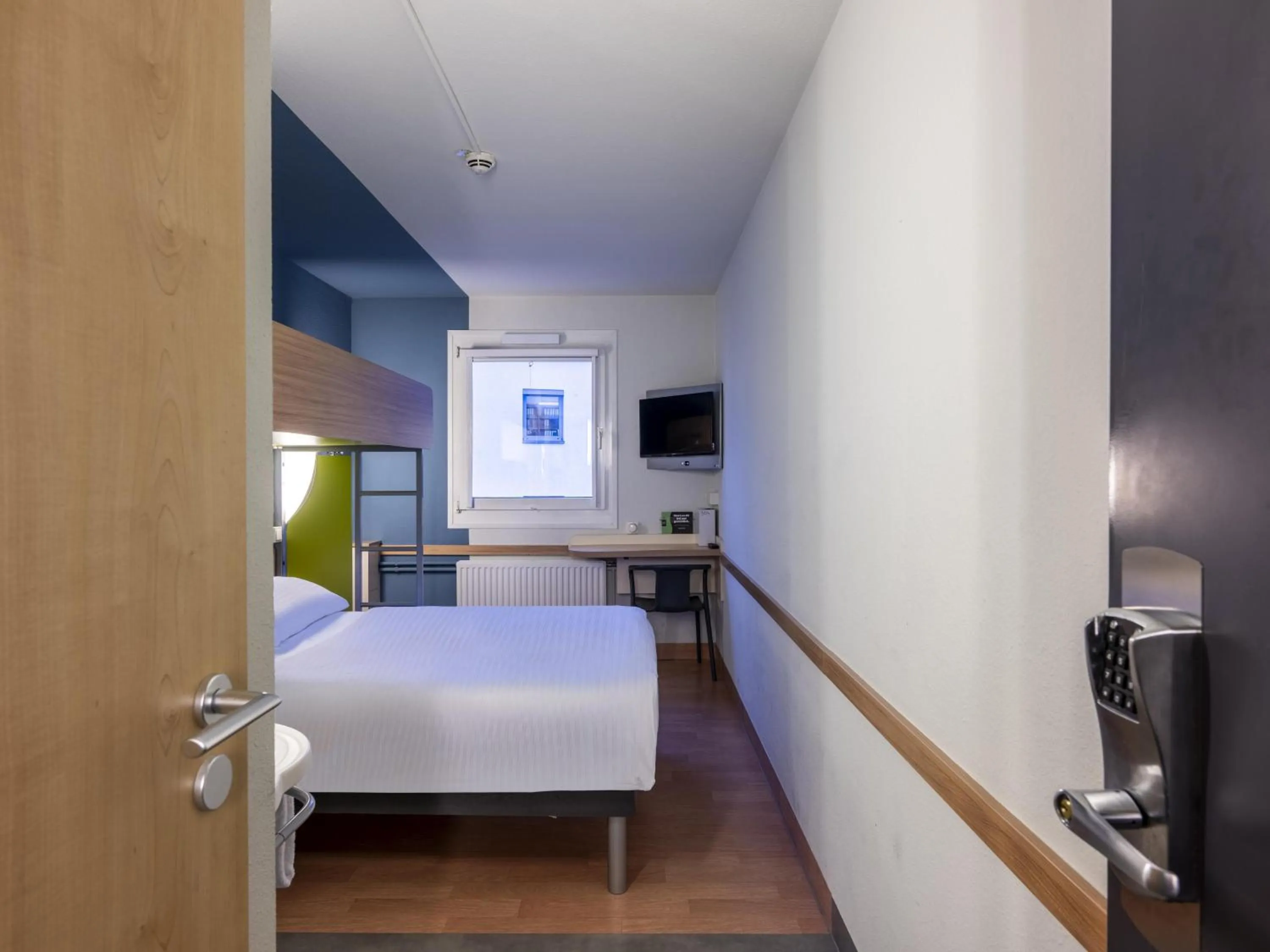 Photo of the whole room, Bed in ibis budget Bremen City Süd