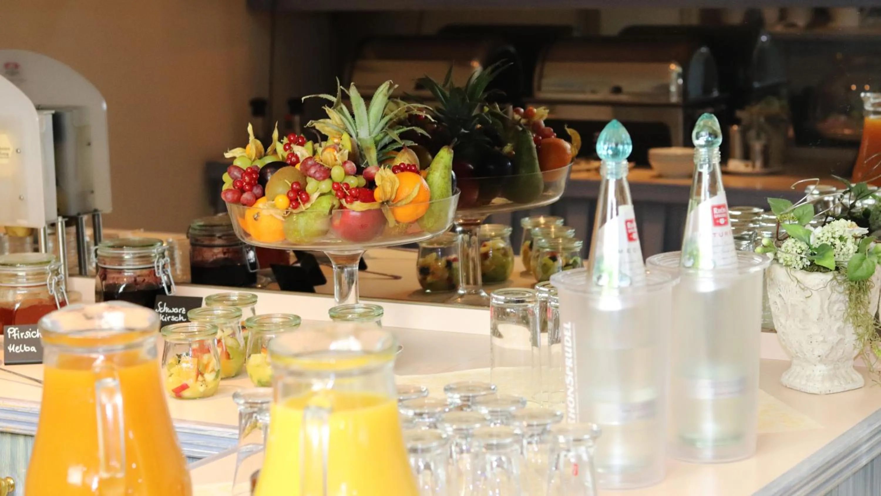 Buffet breakfast in Hotel Dalberg