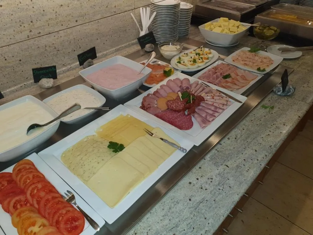 Buffet breakfast in Hotel Cristal