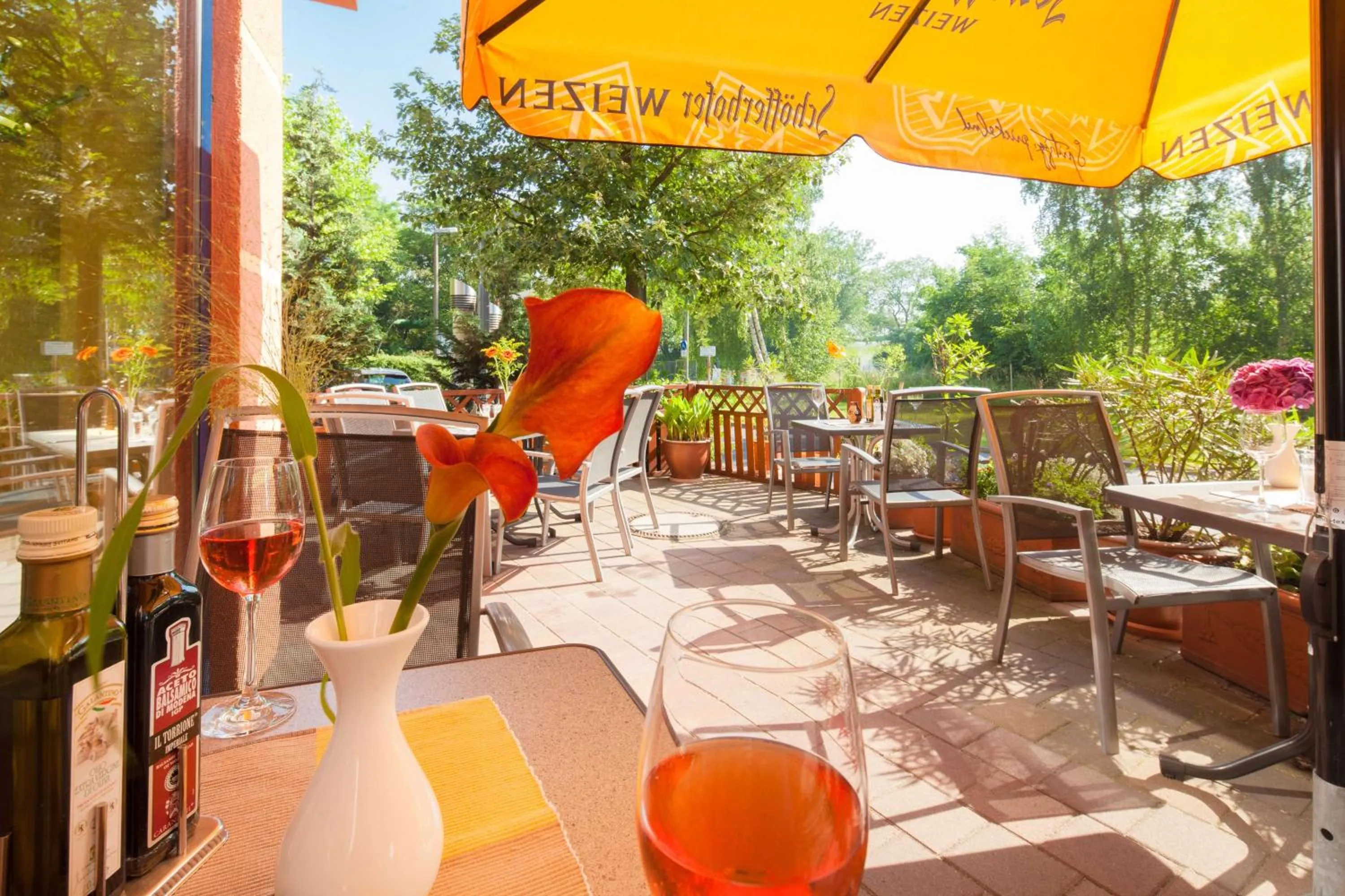 Restaurant/places to eat in Suite Hotel Leipzig