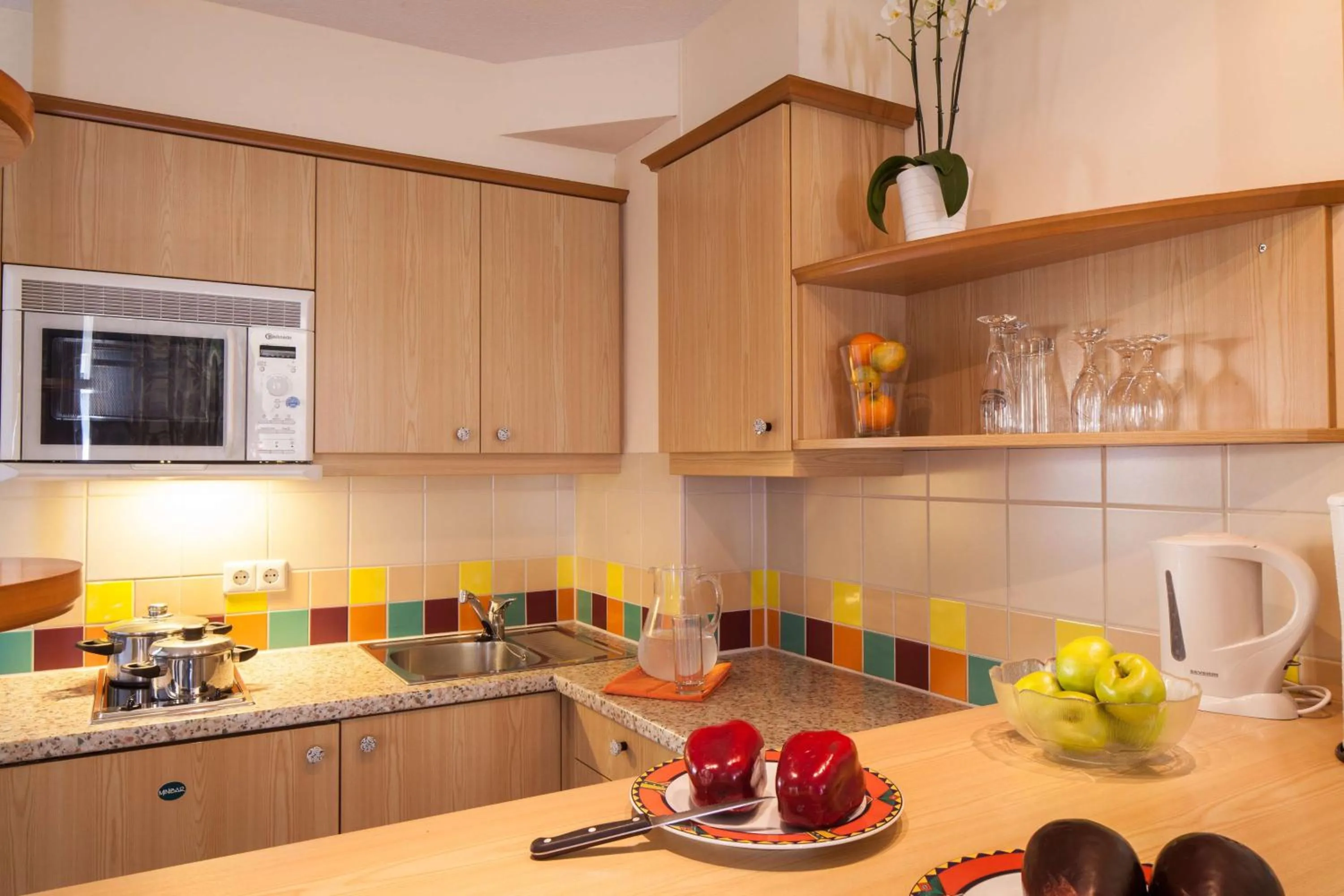 Kitchen or kitchenette in Suite Hotel Leipzig