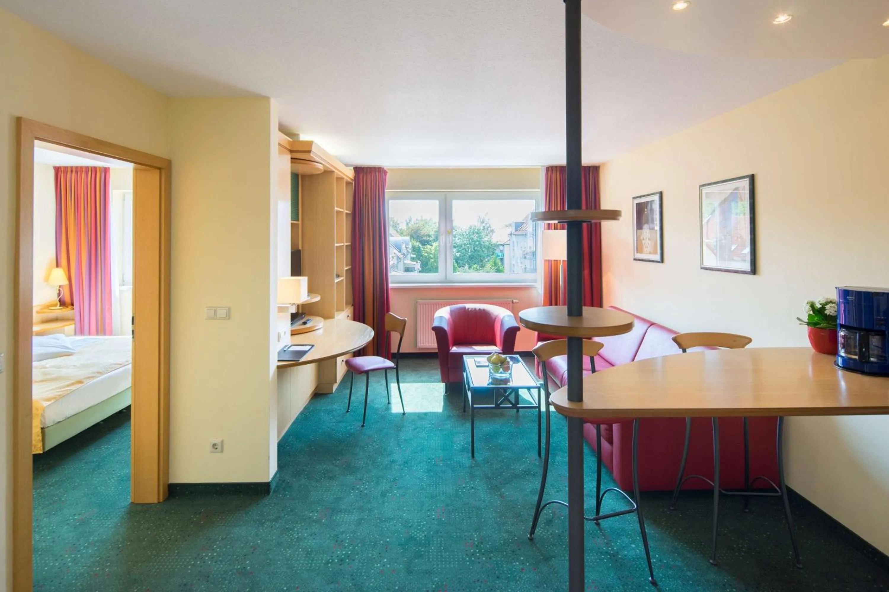 Bedroom, Bed in Suite Hotel Leipzig