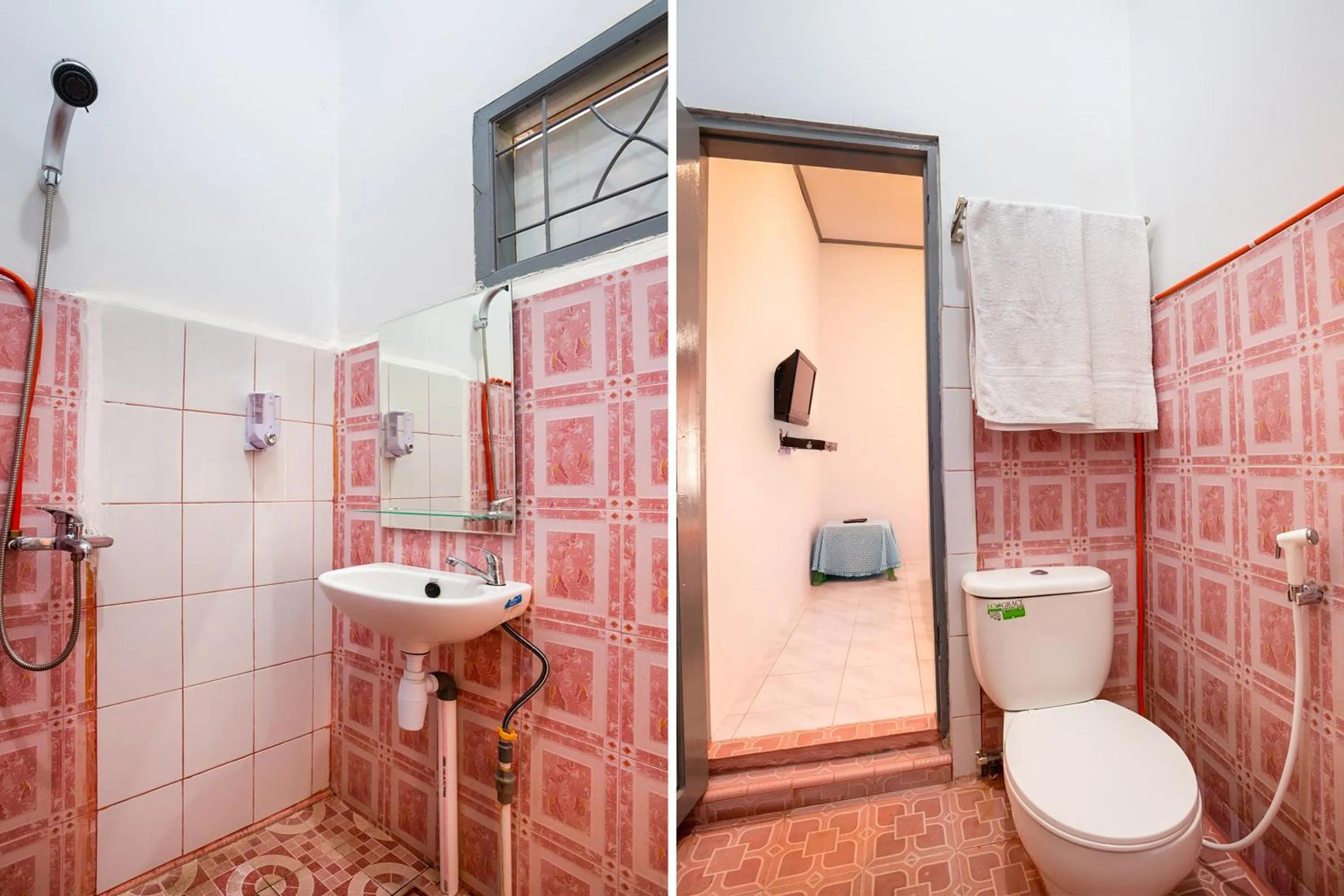 Bathroom in OYO 2903 Putri Residence Syariah