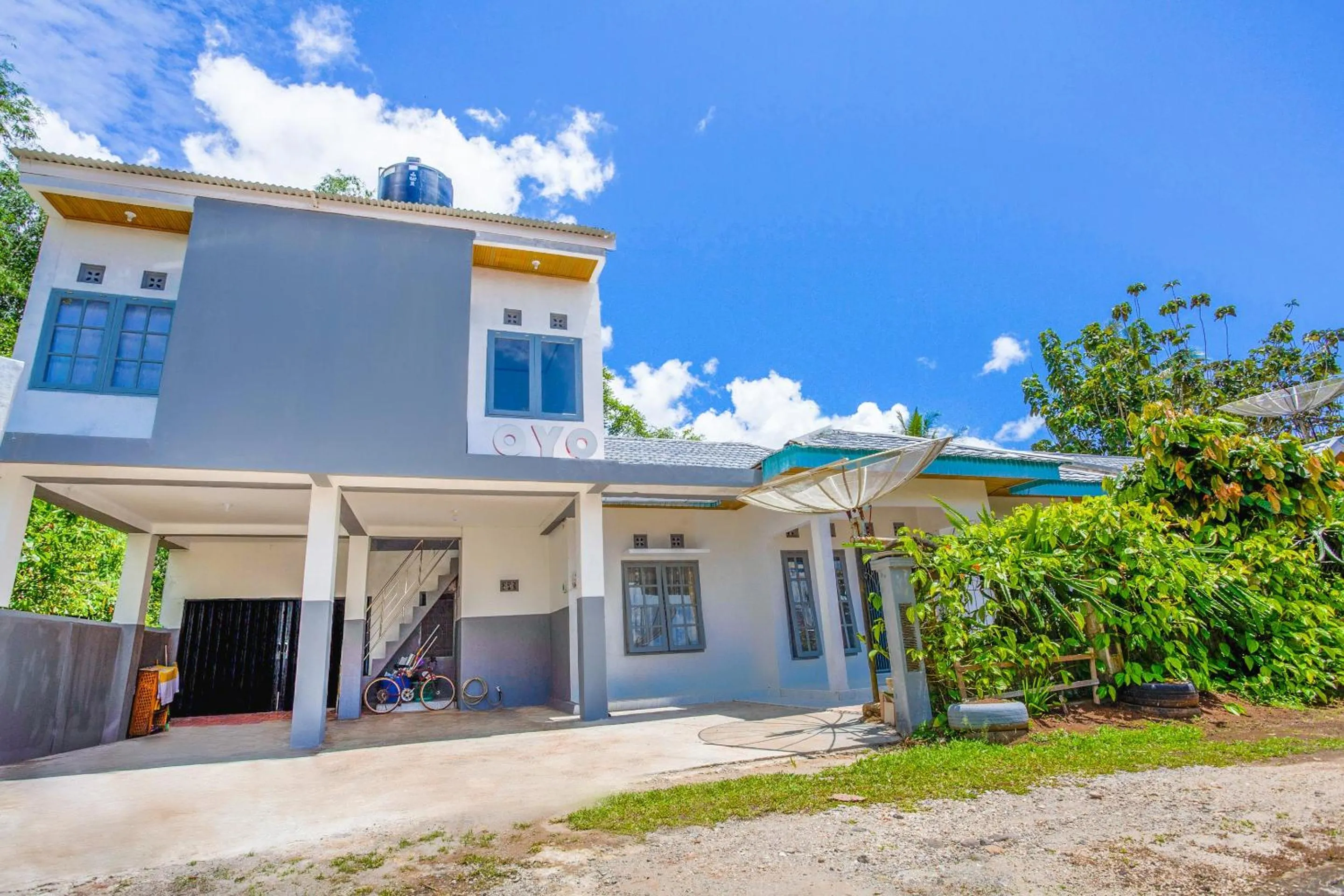 Facade/entrance in OYO 2903 Putri Residence Syariah