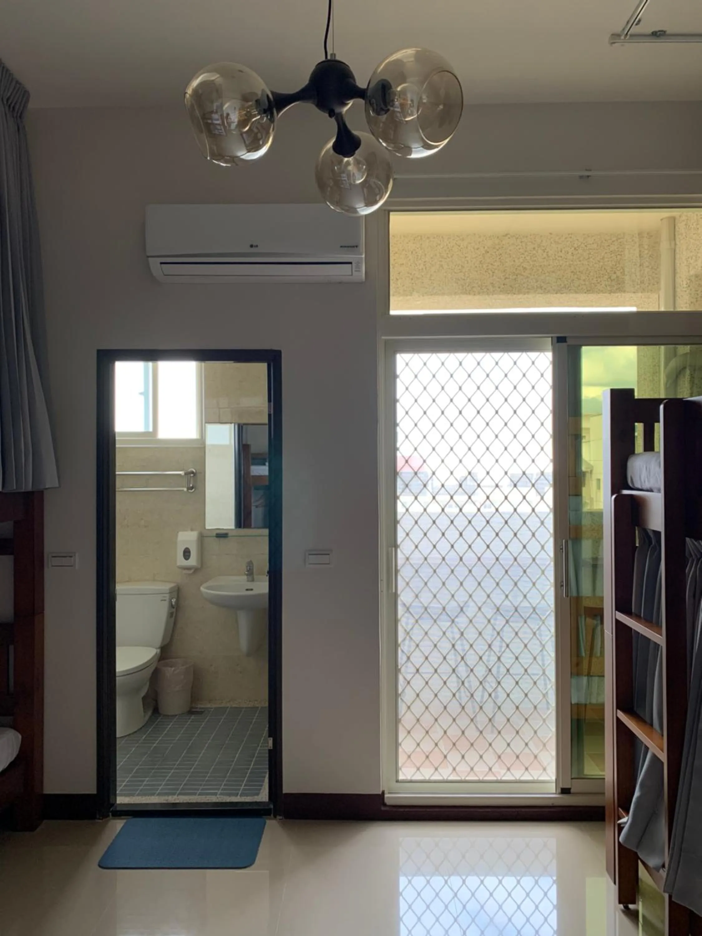 Bathroom, Bed in 910 Hostel (Chengdong)