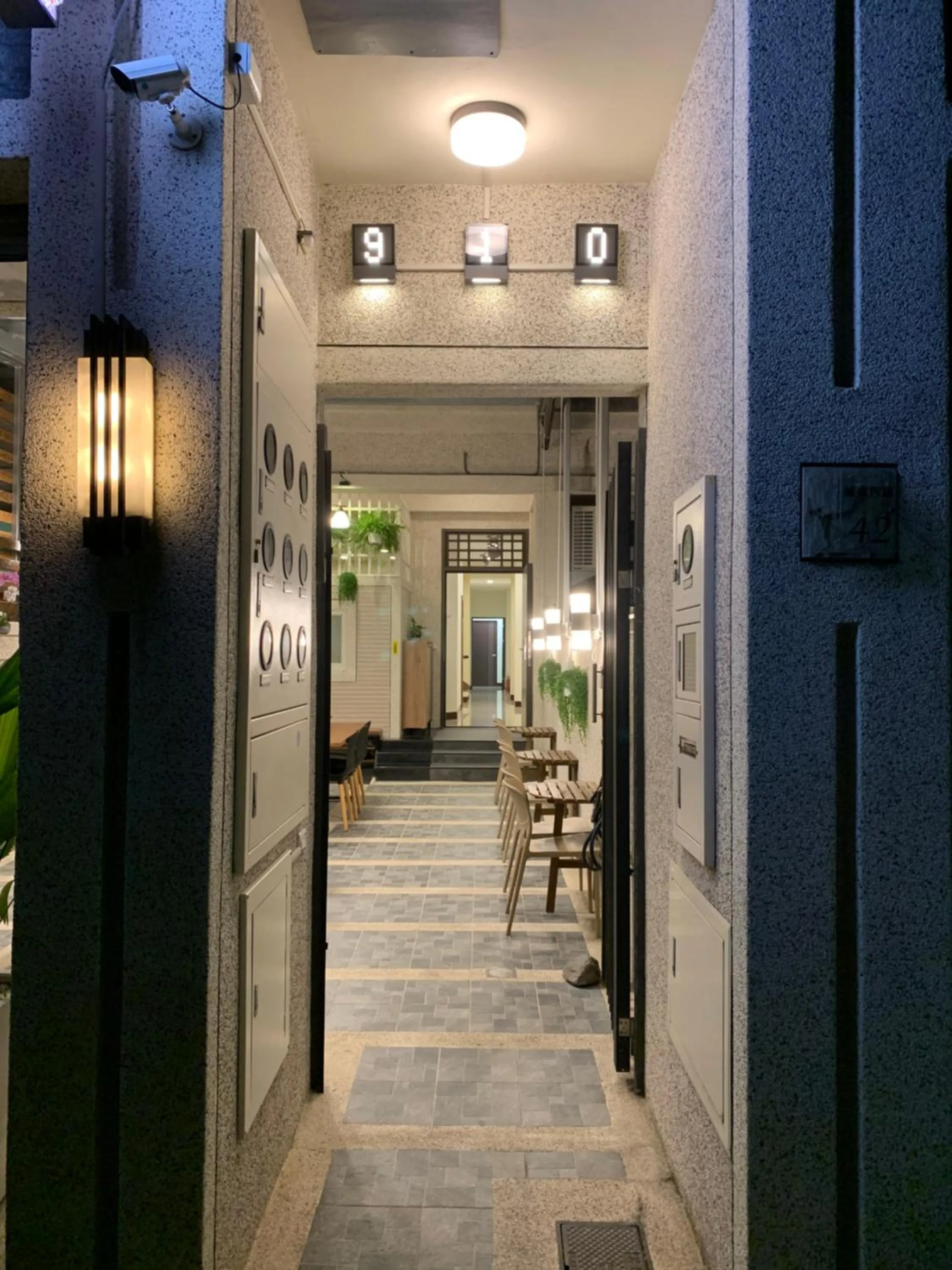 Facade/entrance in 910 Hostel (Chengdong)