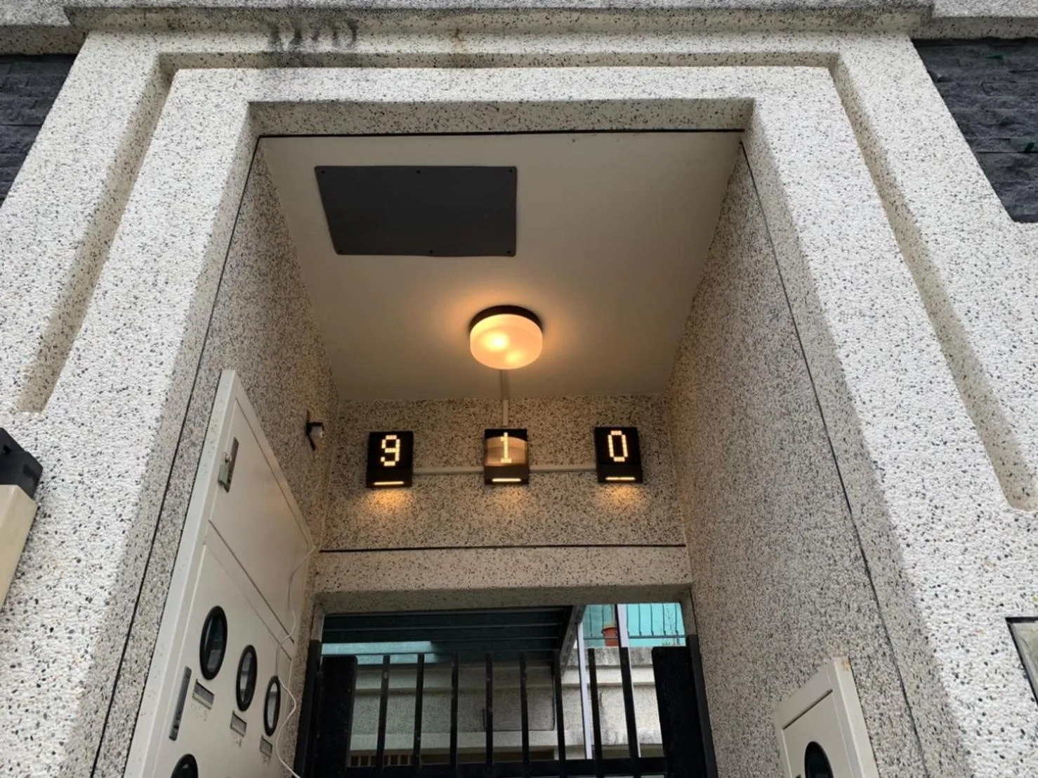 Property logo or sign in 910 Hostel (Chengdong)