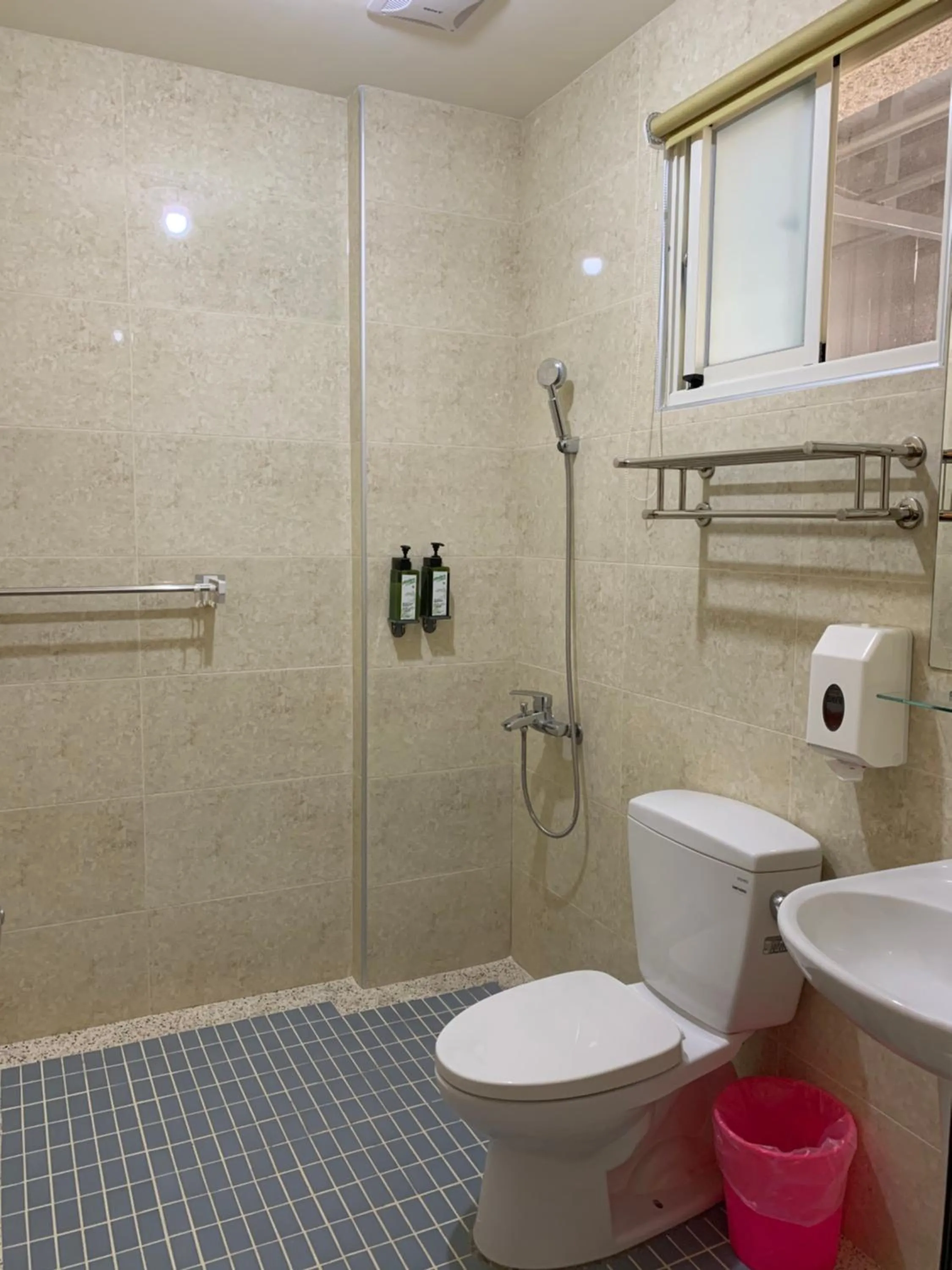 Shower in 910 Hostel (Chengdong)