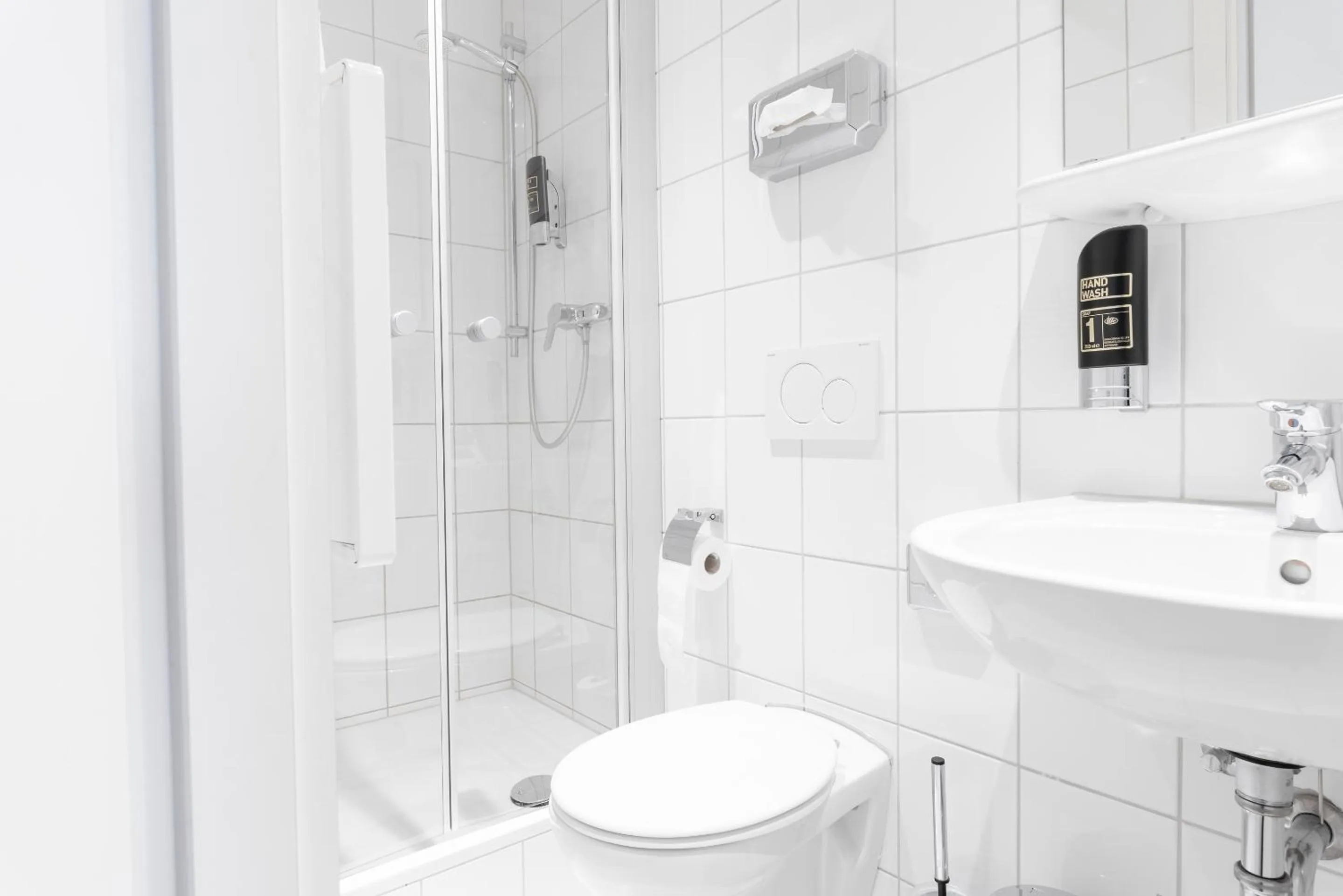 Shower in Hotel Hansa Stuttgart City