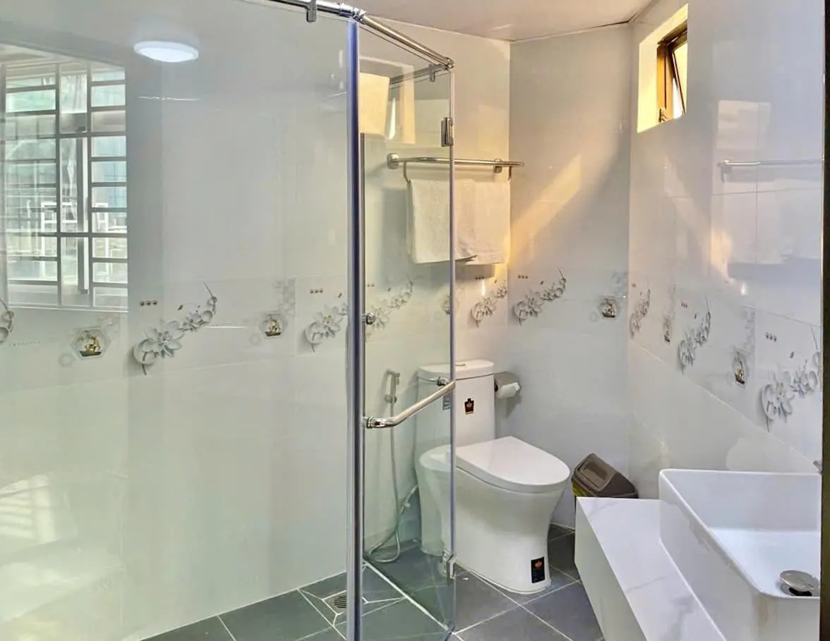 Shower in Giang Linh Hotel