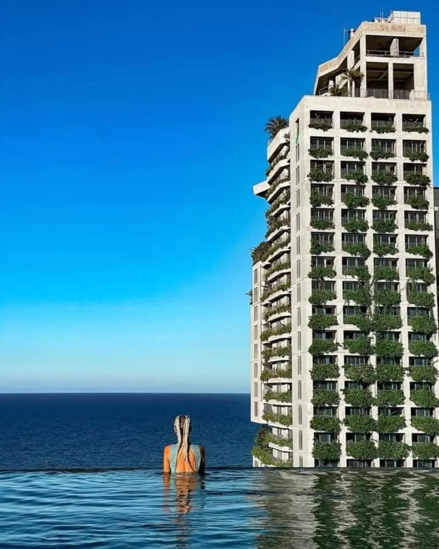 Swimming pool in Santa Luxury Hotel Swimming pool in Santa Luxury Hotel