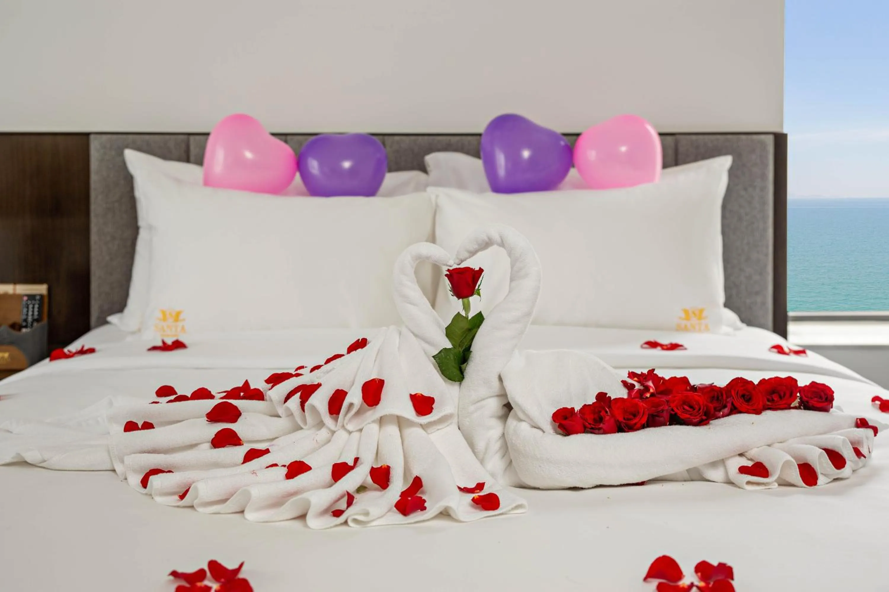 Bed in Santa Luxury Hotel