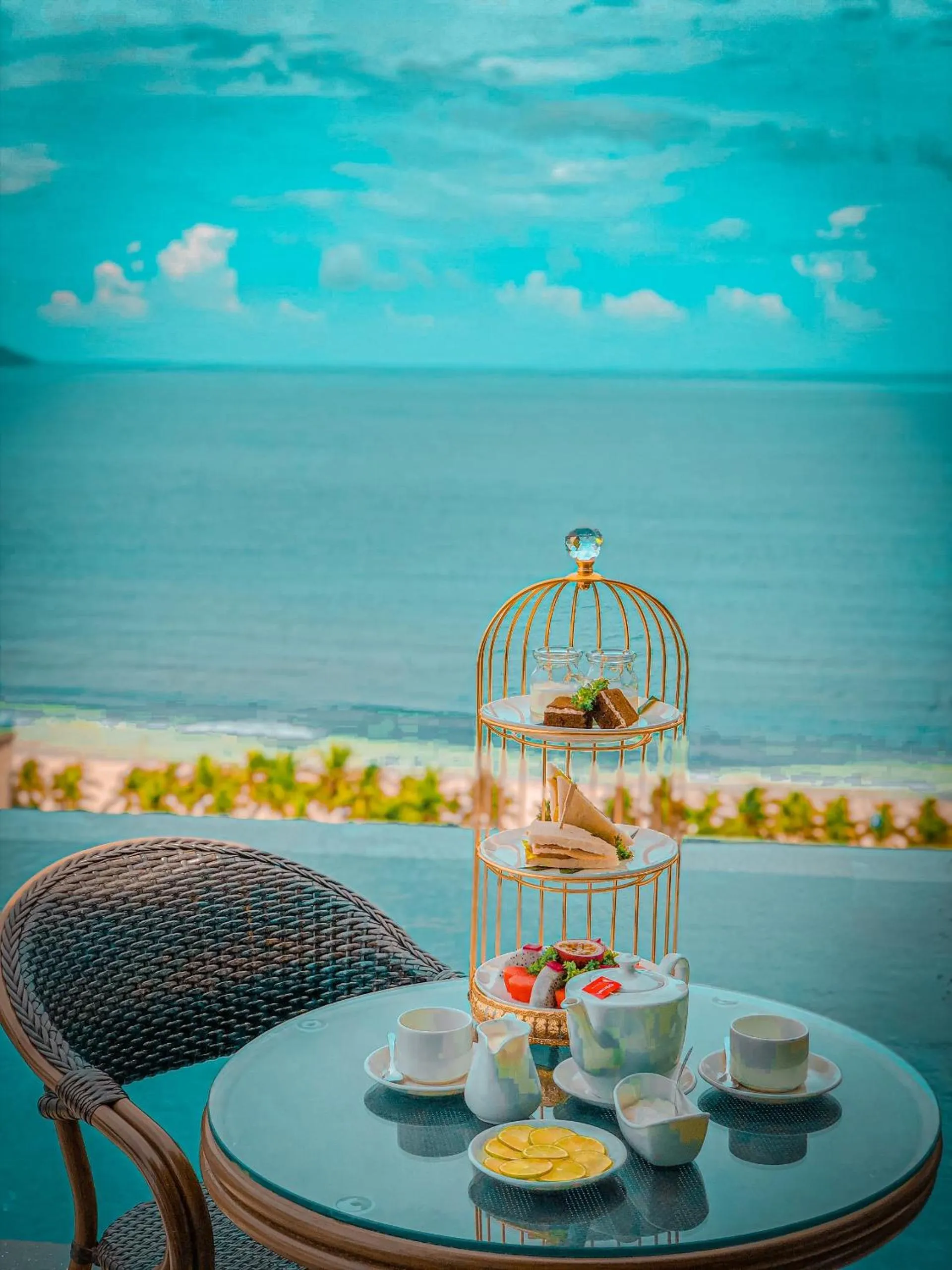 Food and drinks in Santa Luxury Hotel