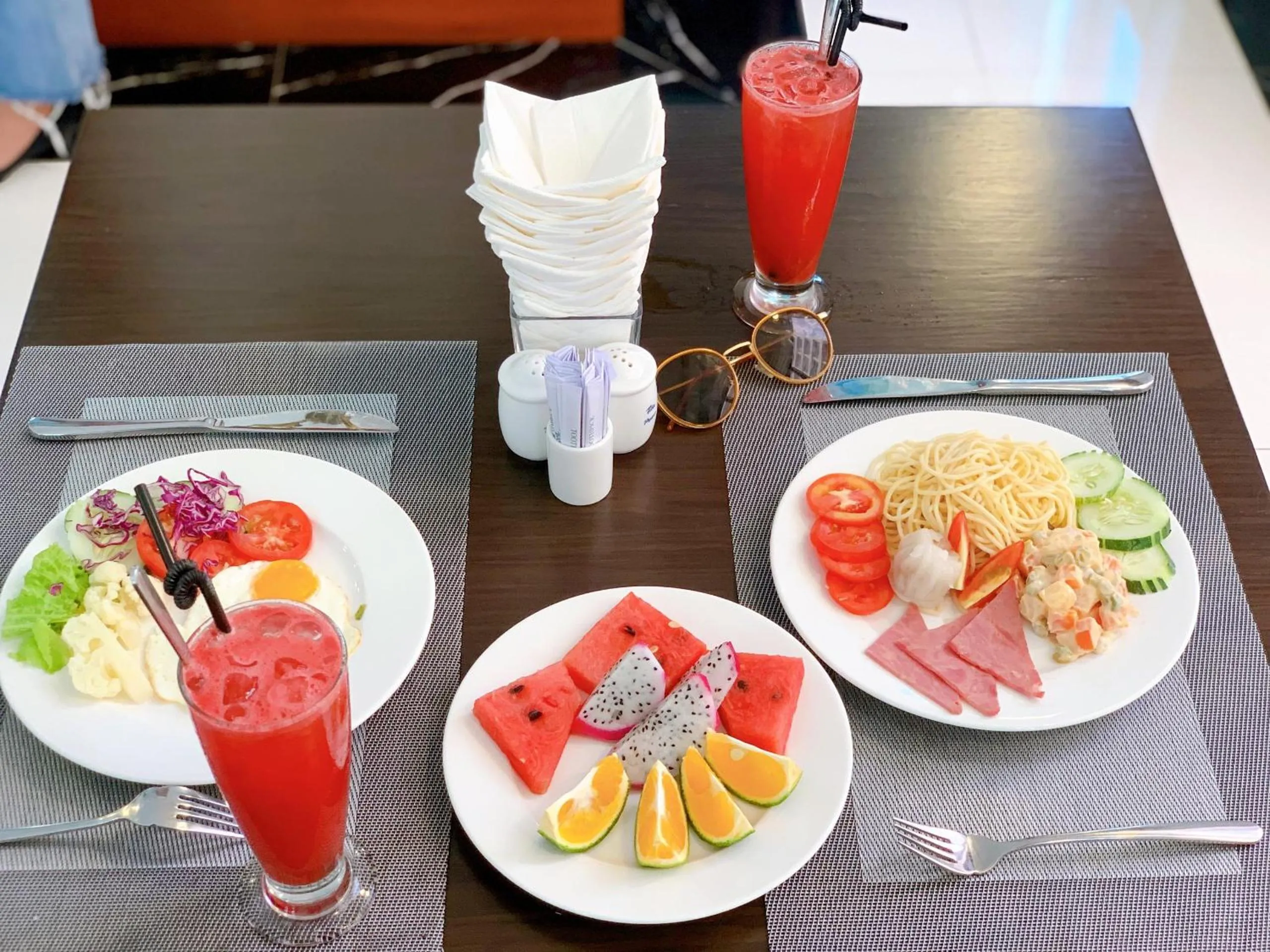 Food and drinks in Santa Luxury Hotel