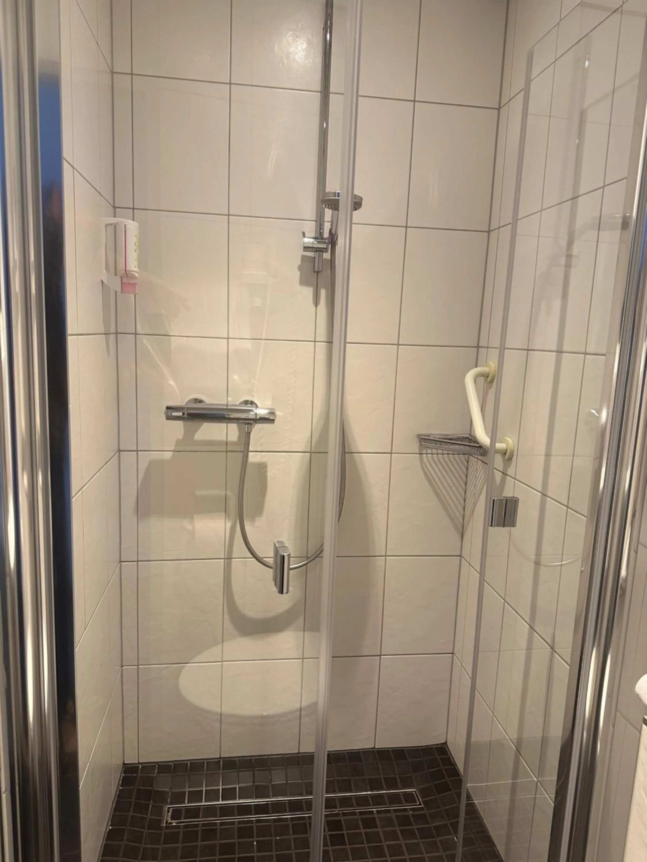 Bathroom in Hotel Am Vogelsanger Weg