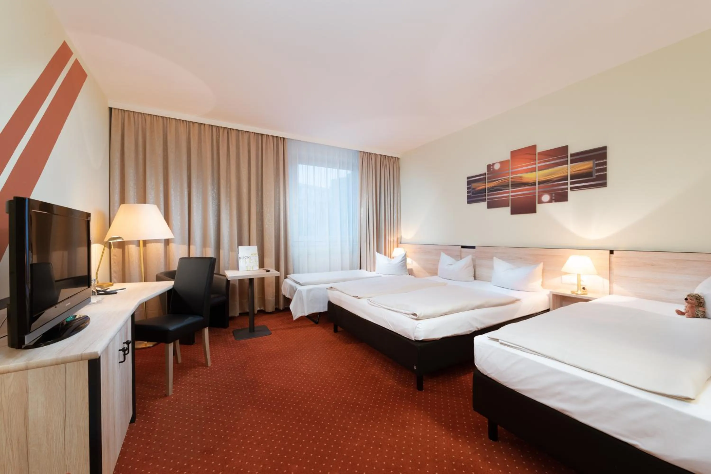 TV and multimedia, Bed in NOVINA HOTEL Südwestpark