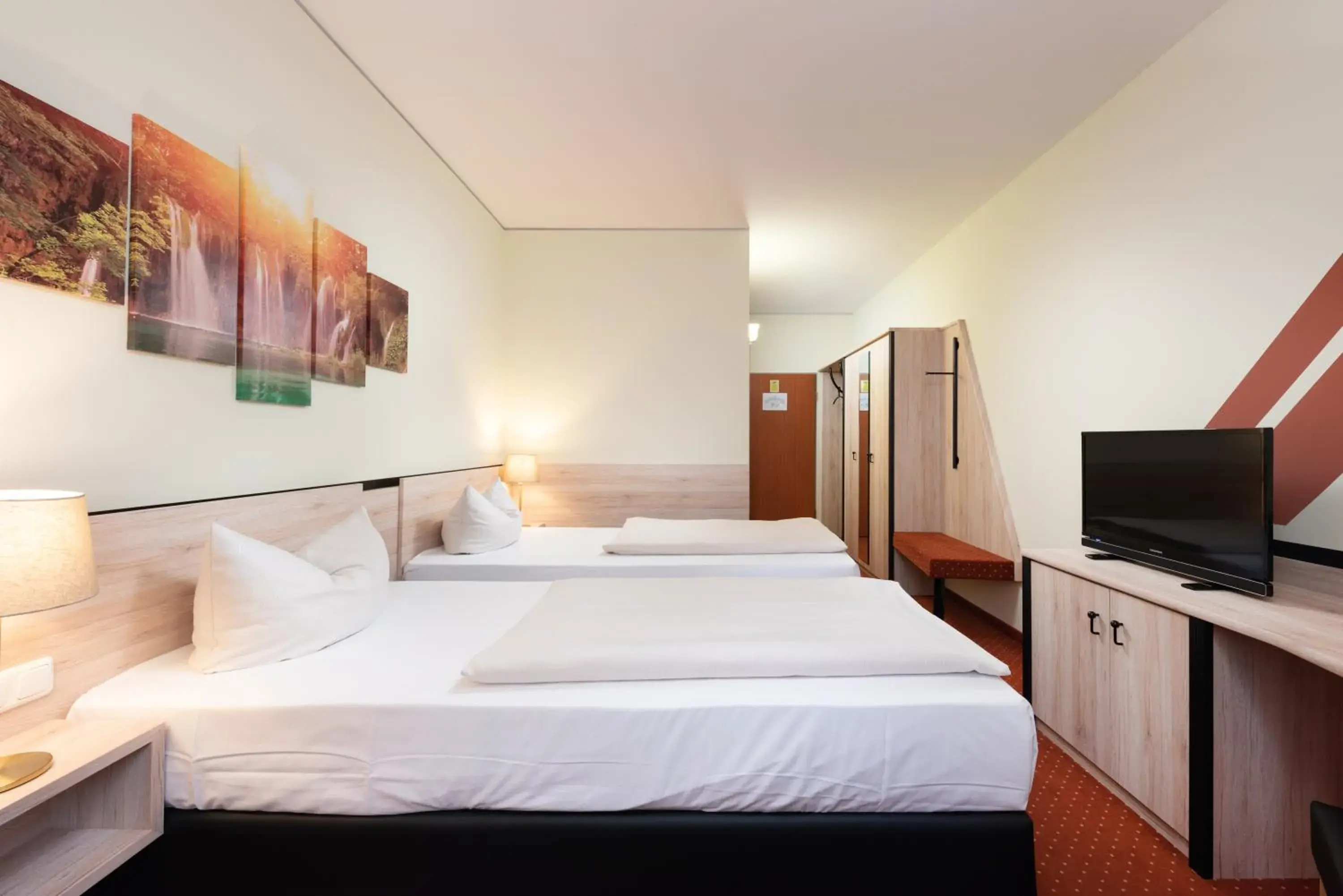 Bedroom, Bed in NOVINA HOTEL Sudwestpark