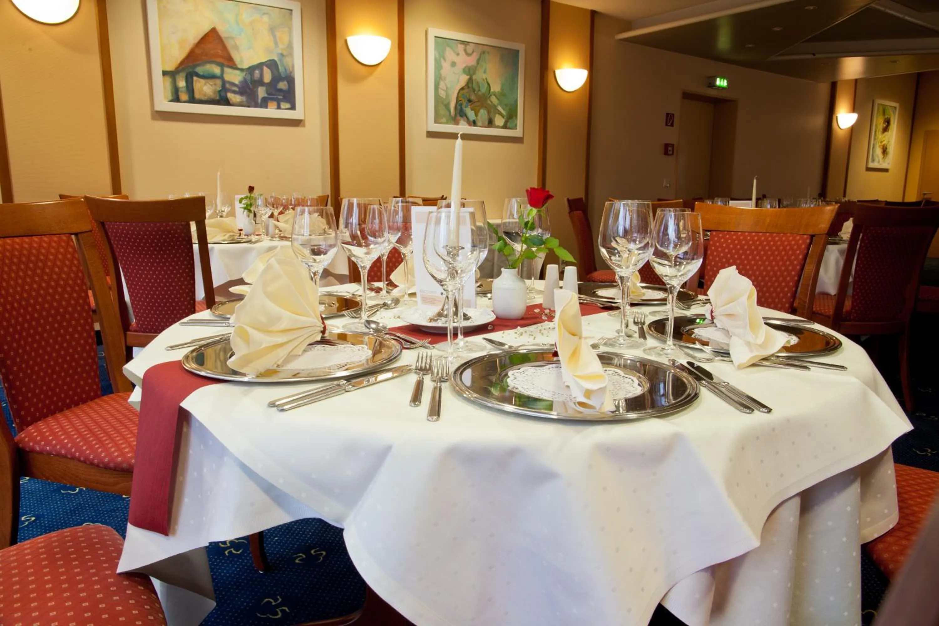 Restaurant/places to eat in NOVINA HOTEL Südwestpark