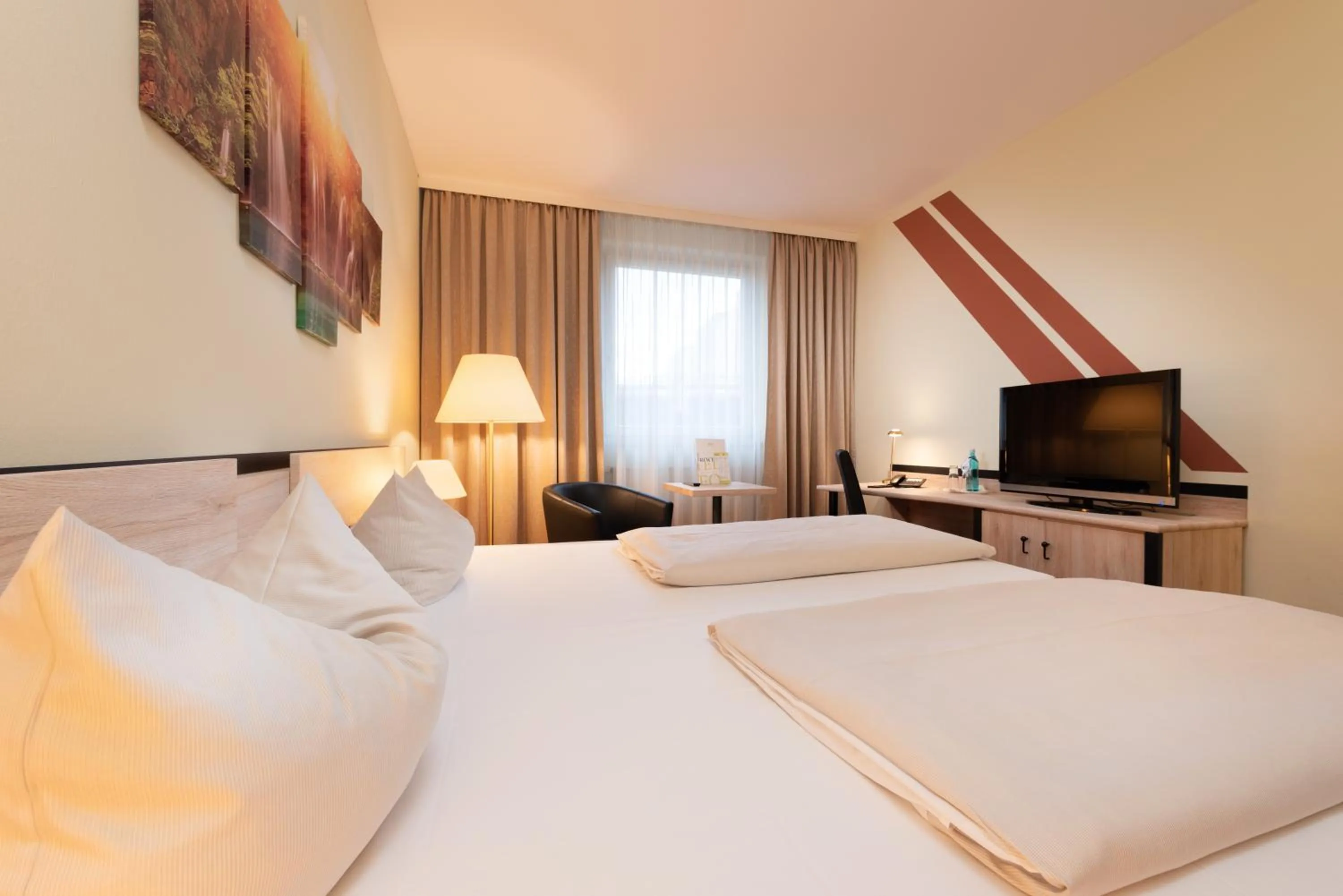 TV and multimedia, Bed in NOVINA HOTEL Südwestpark