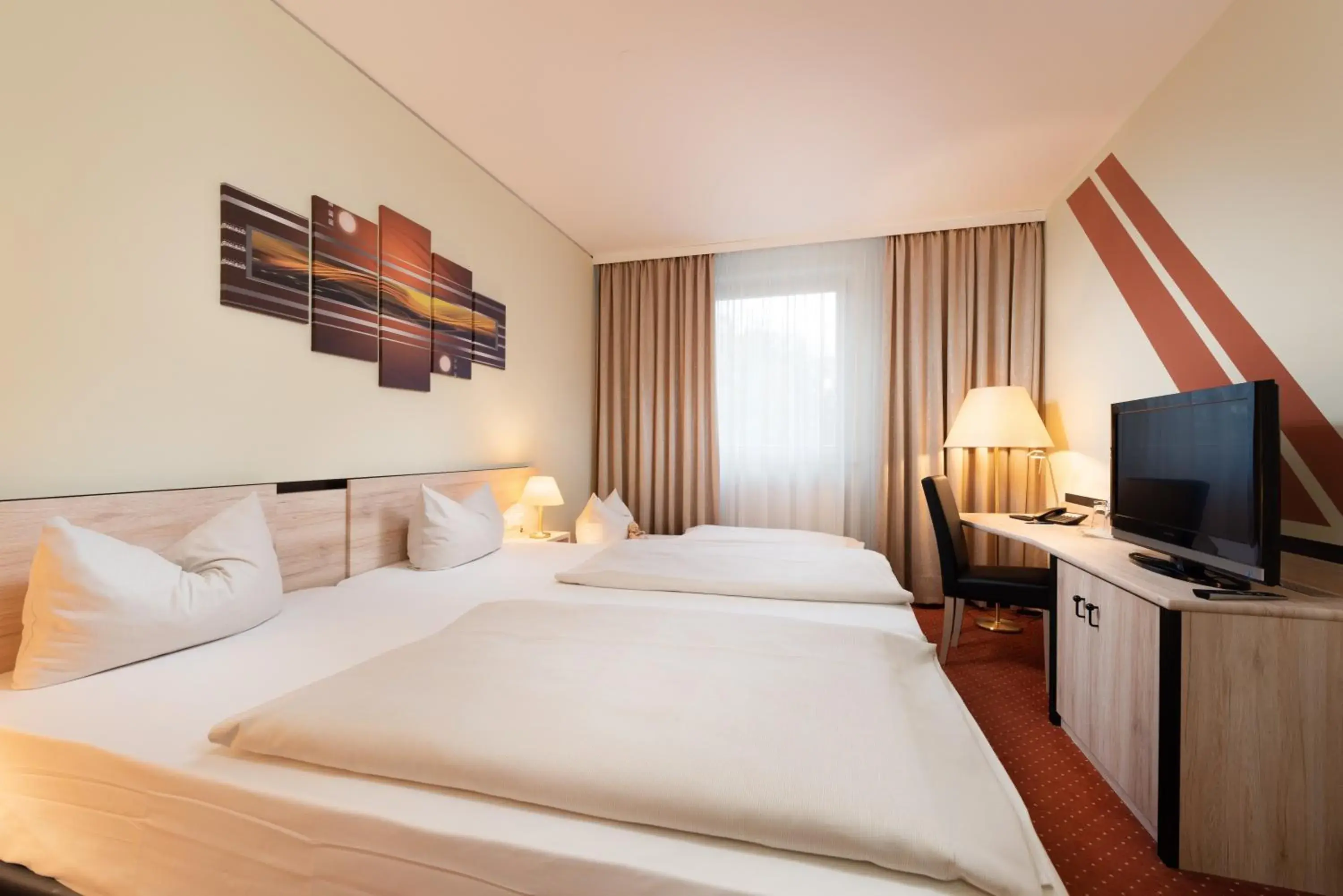 TV and multimedia, Bed in NOVINA HOTEL Sudwestpark