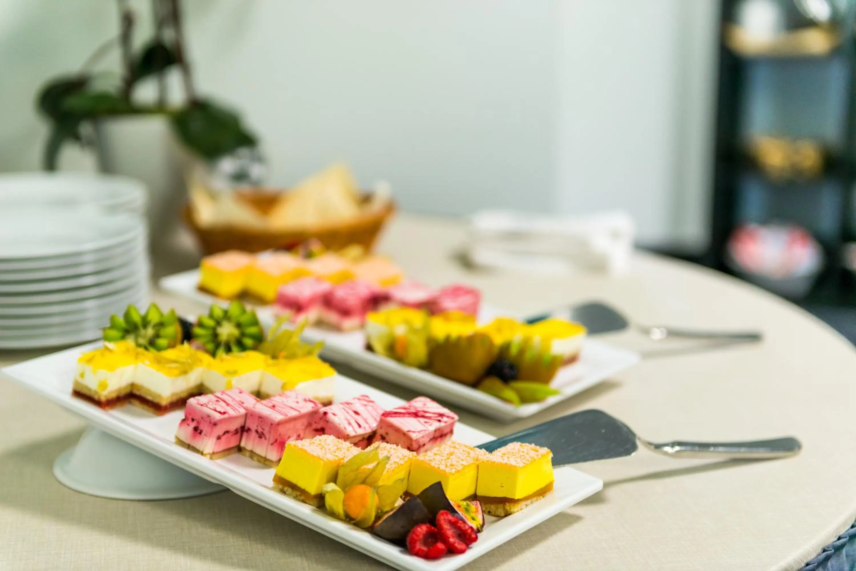 Restaurant/places to eat in NOVINA HOTEL Südwestpark