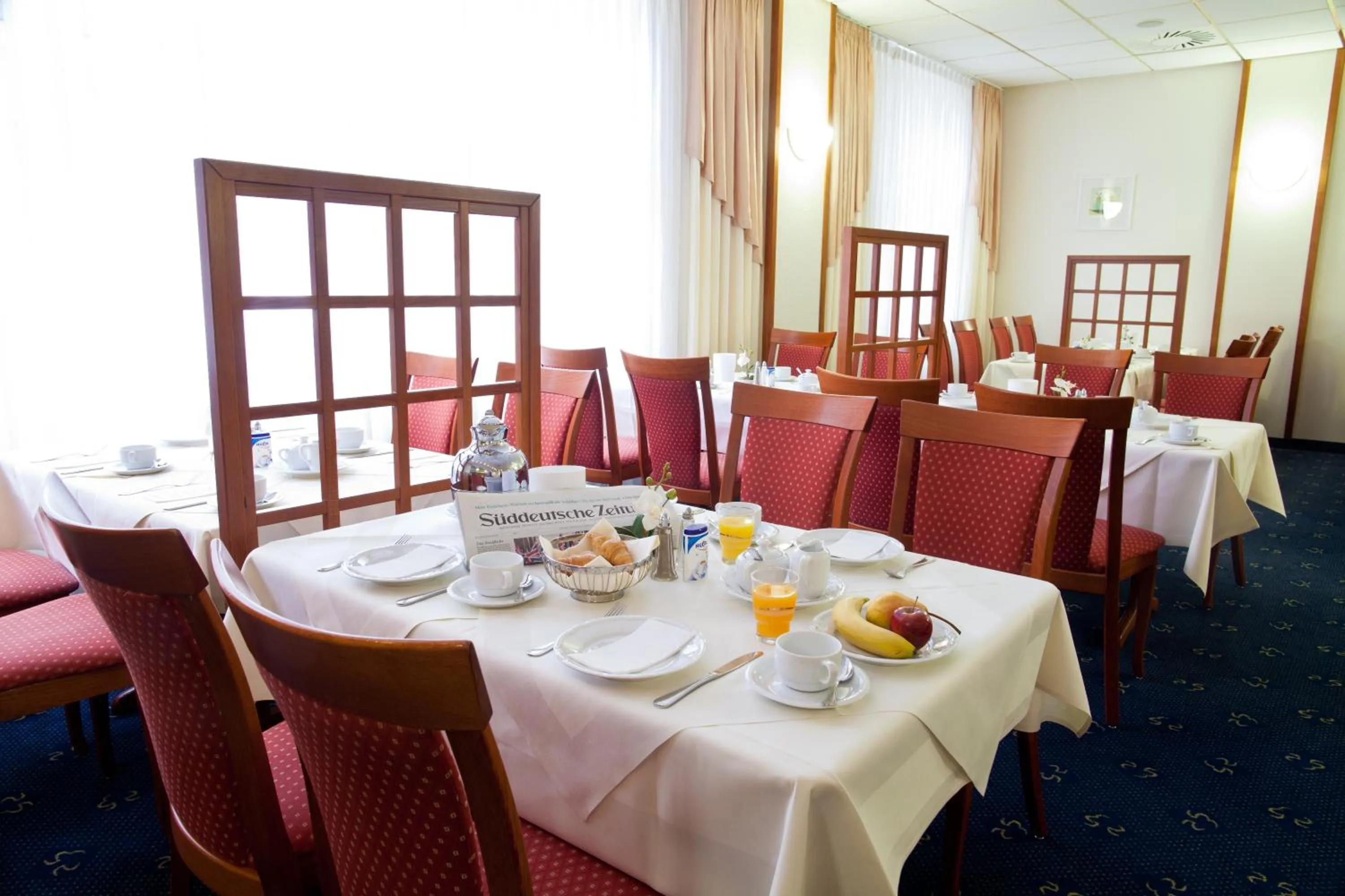 Restaurant/places to eat in NOVINA HOTEL Südwestpark